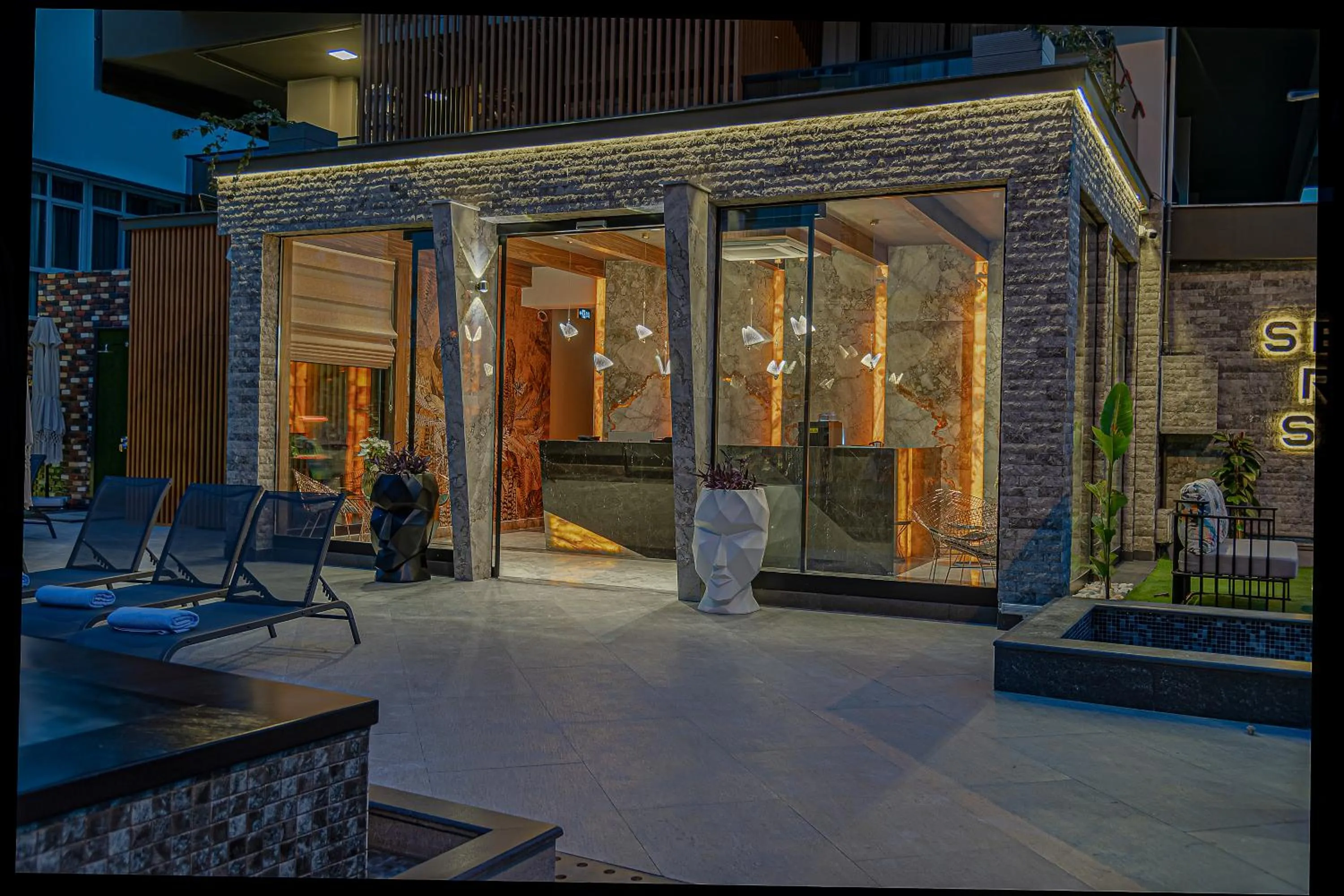 Property building in Sealife Royal