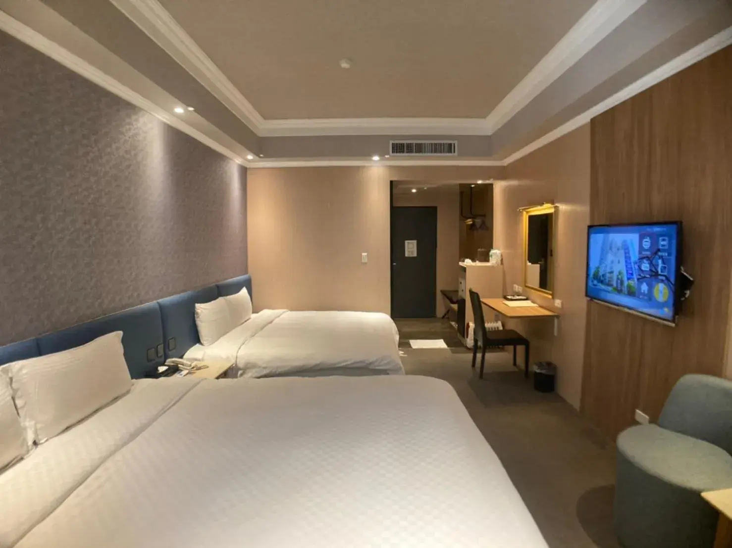 Photo of the whole room, Bed in All Fun Business Hotel Photo of the whole room, Bed in All Fun Business Hotel