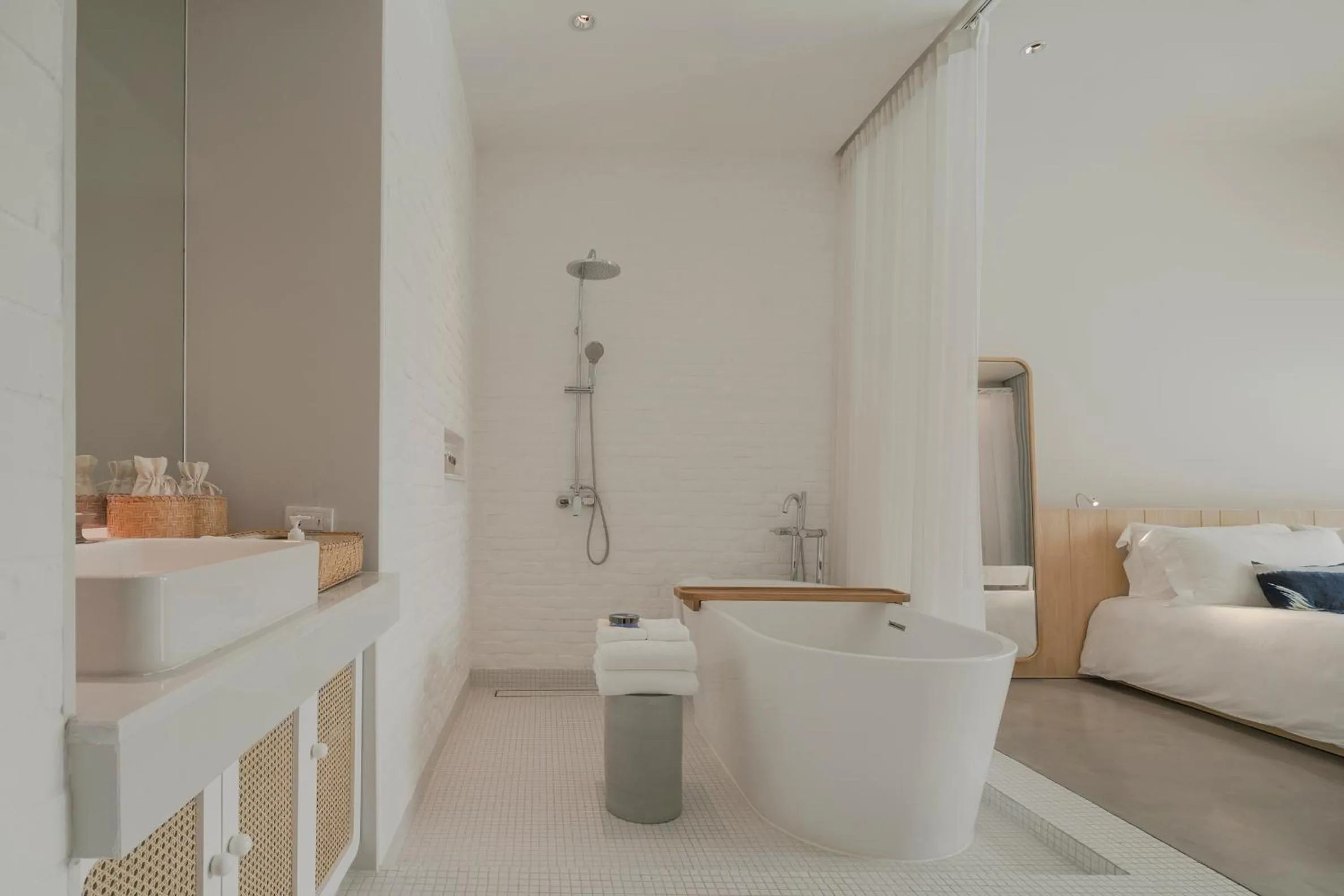 Bathroom, Bed in Sala Bang Pa-In