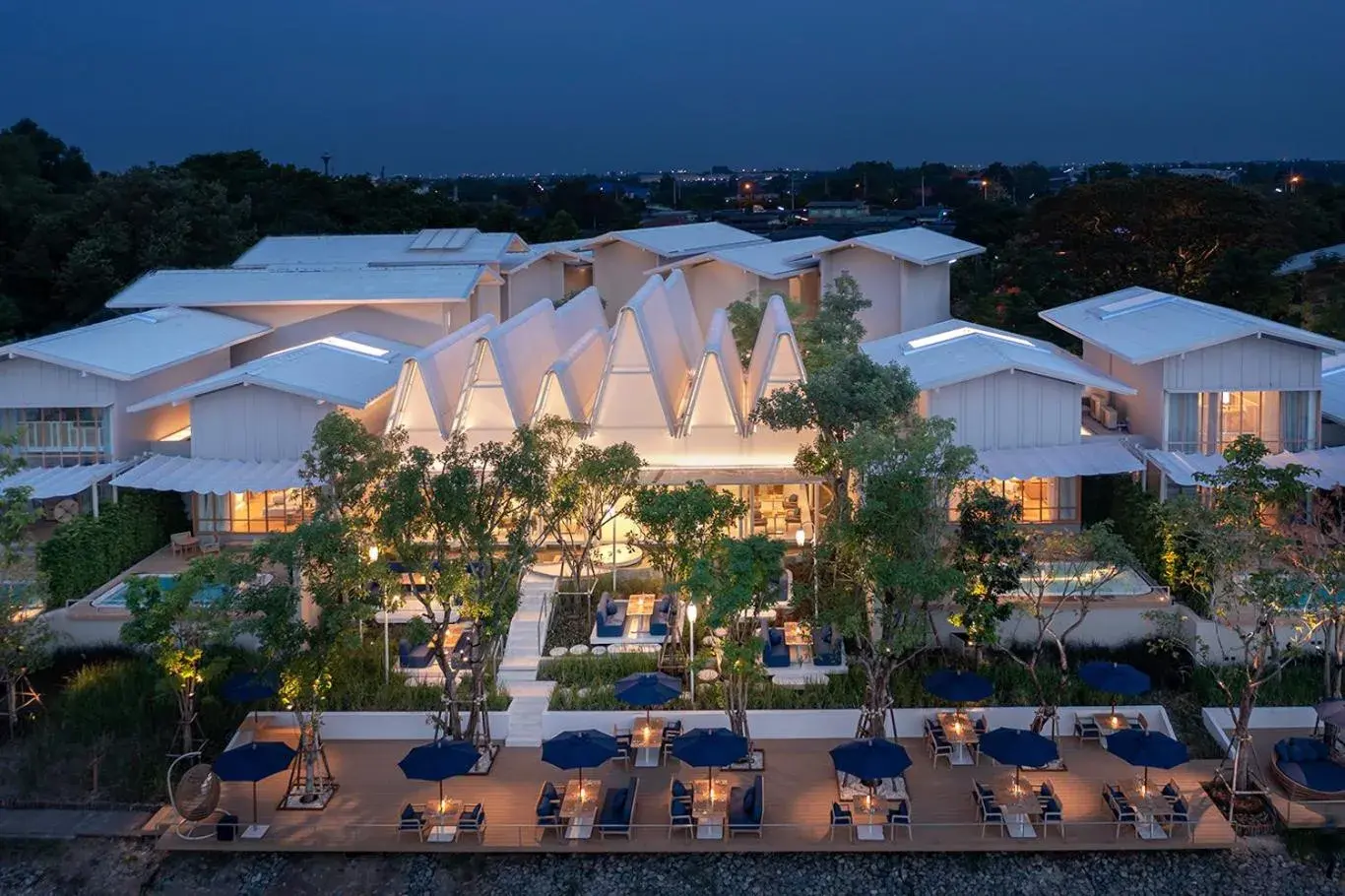 Property building in Sala Bang Pa-In Property building in Sala Bang Pa-In