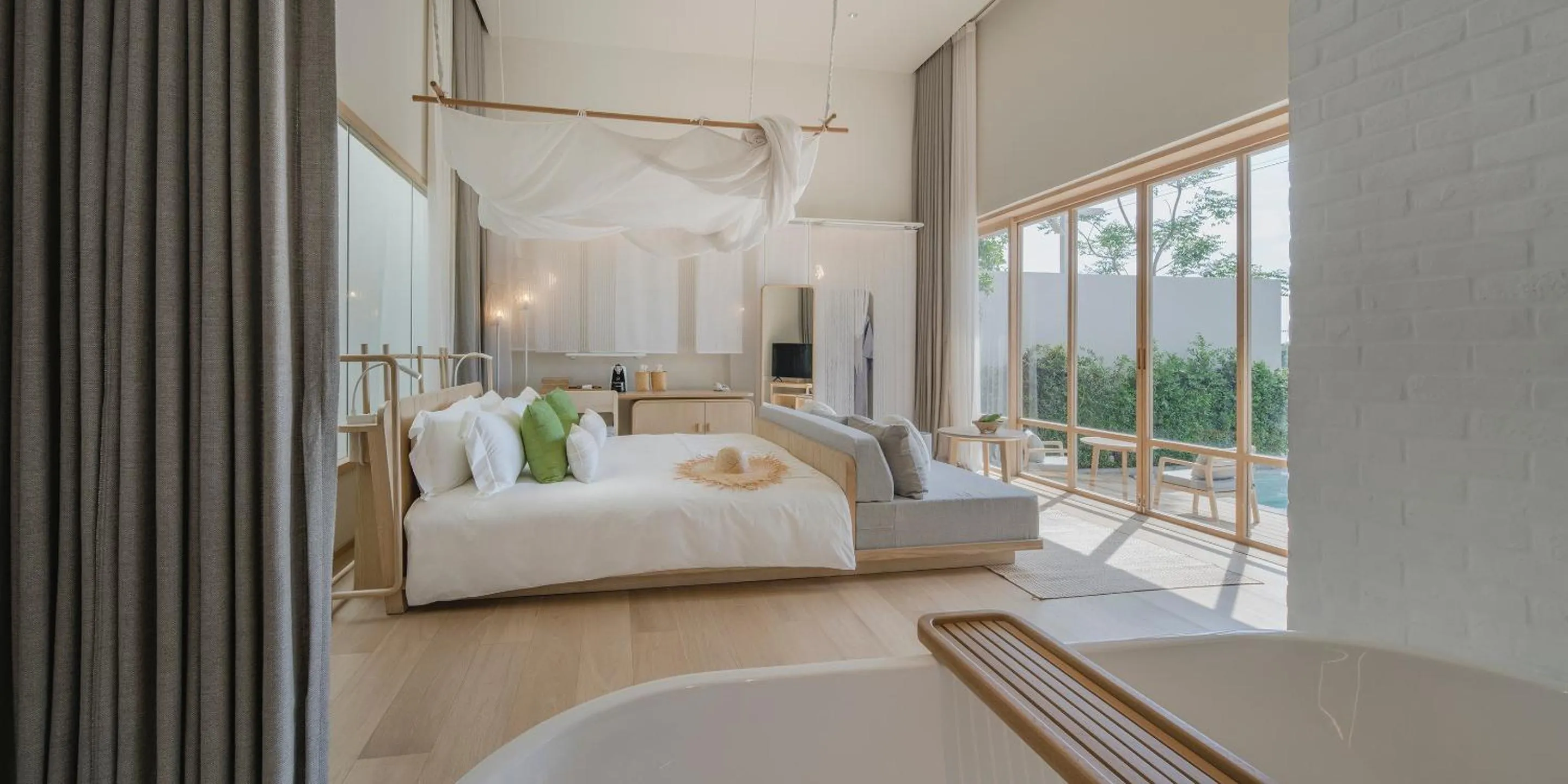 Photo of the whole room, Bed in Sala Bang Pa-In