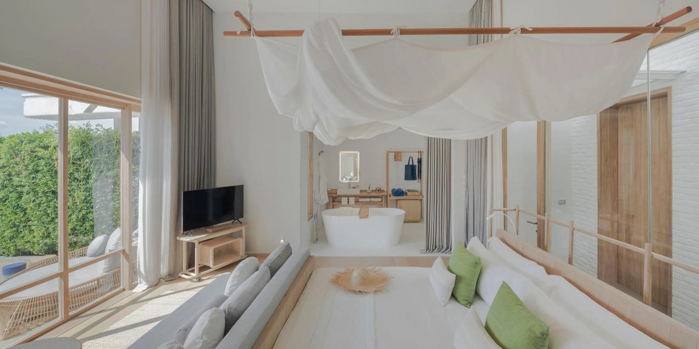 Photo of the whole room, Bed in Sala Bang Pa-In