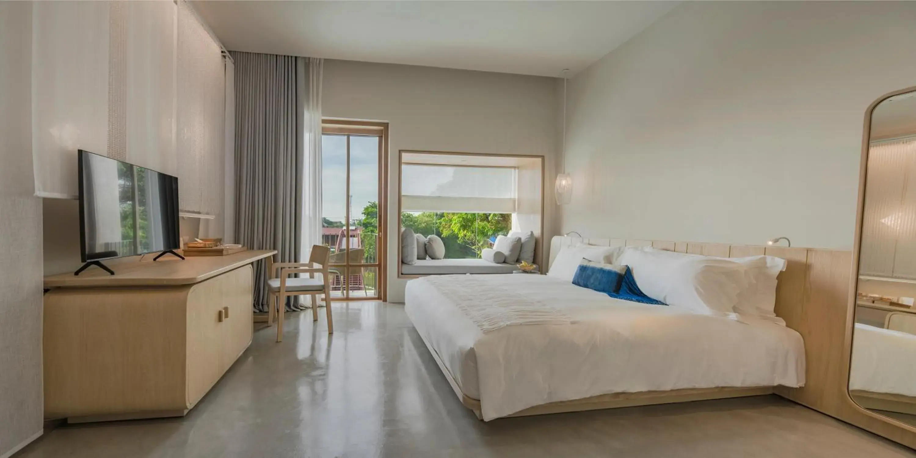 Photo of the whole room, Bed in Sala Bang Pa-In Photo of the whole room, Bed in Sala Bang Pa-In