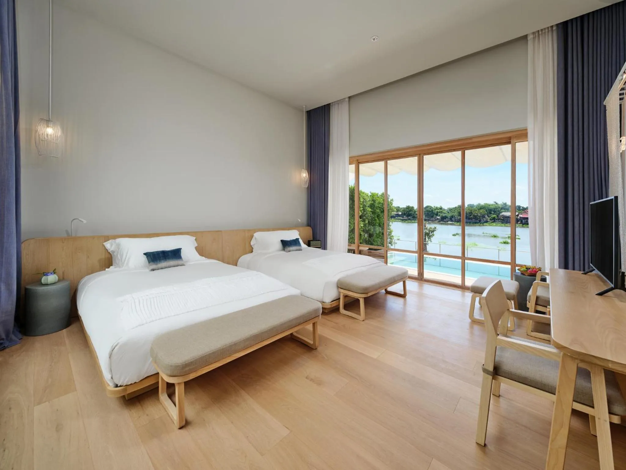 Photo of the whole room, Bed in Sala Bang Pa-In