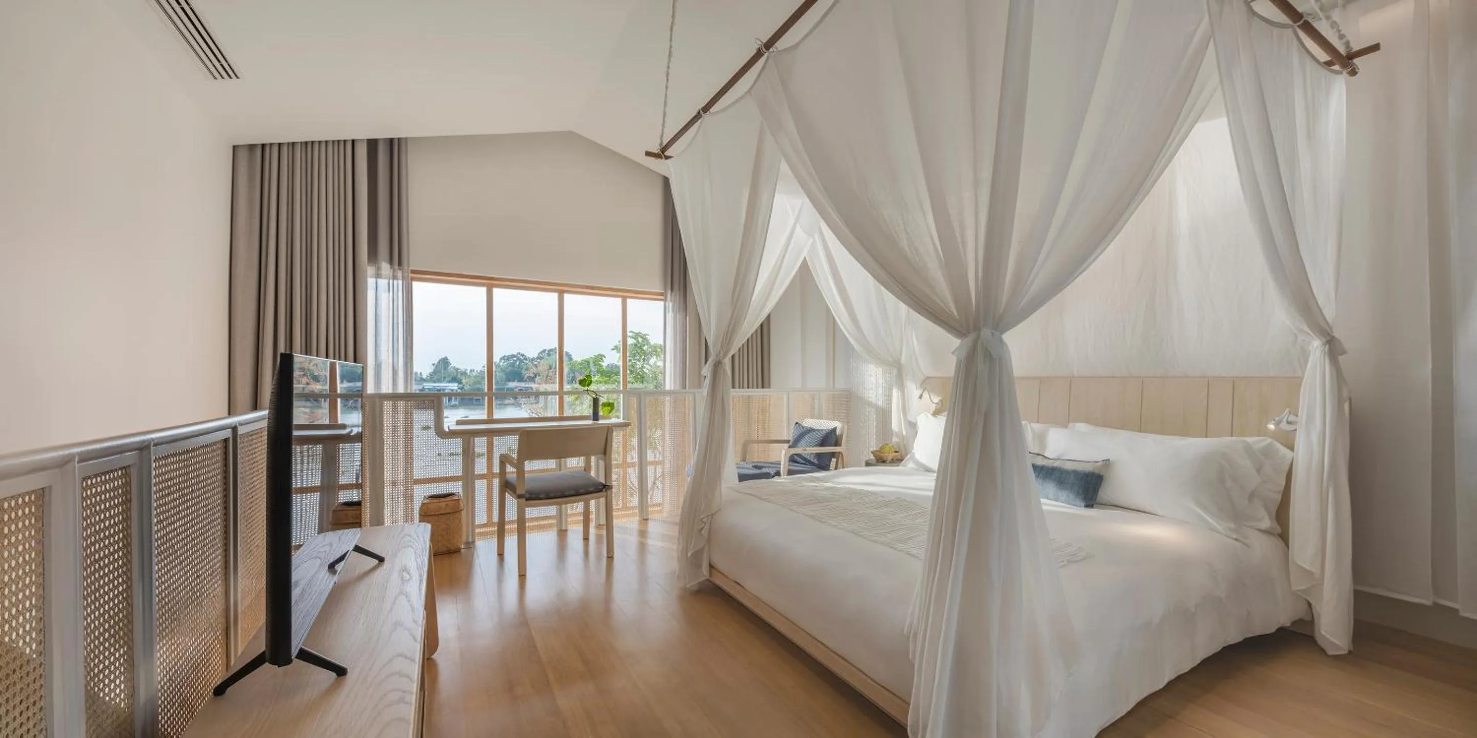 Bedroom, Bed in Sala Bang Pa-In