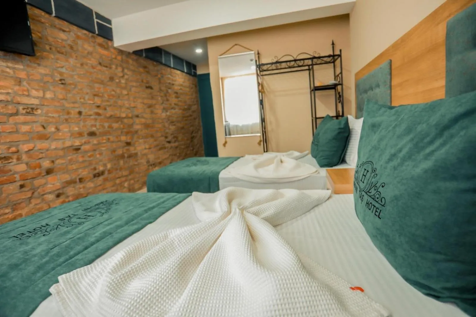 Bed in HASUNİ TAŞ HOTEL