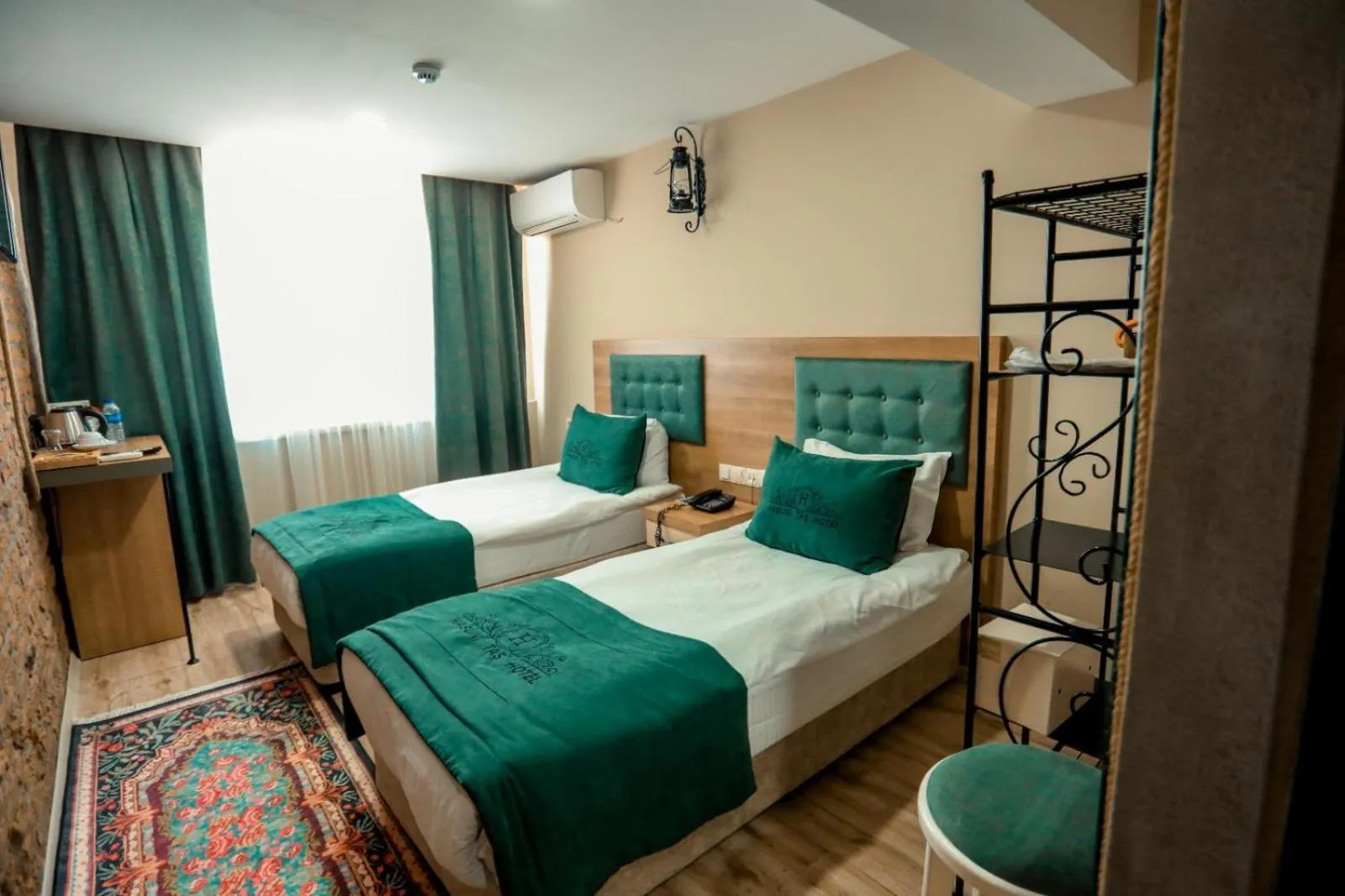 Bed in HASUNİ TAŞ HOTEL