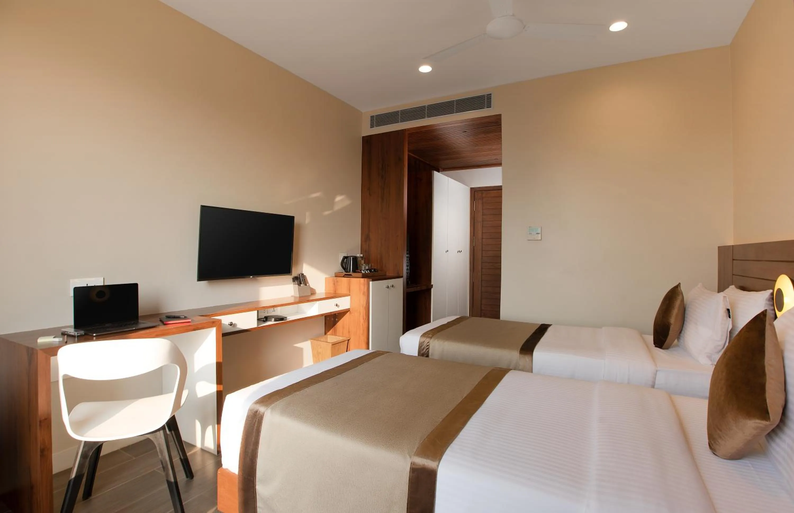 Photo of the whole room, Bed in The Madras Grand