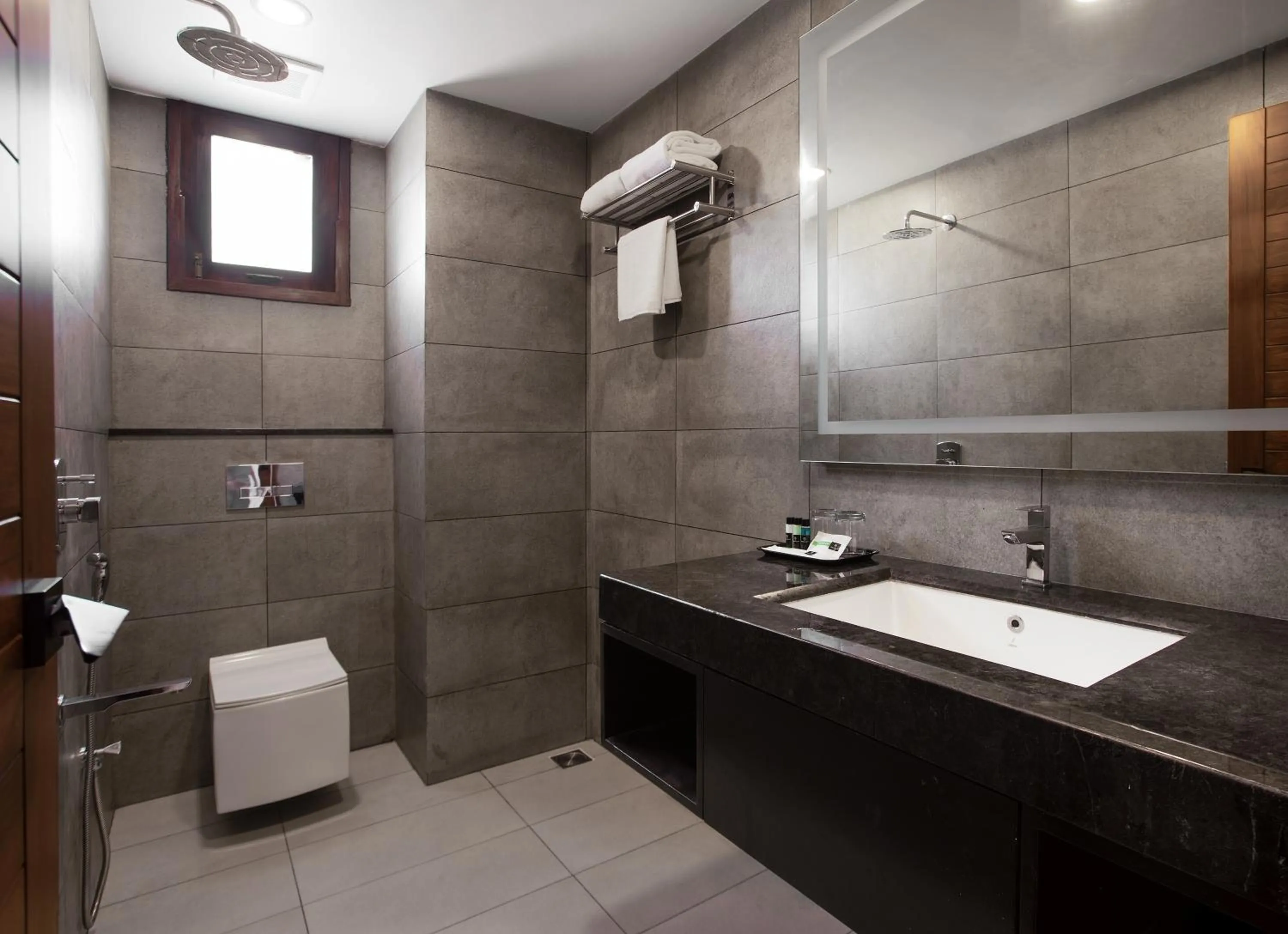 Shower in The Madras Grand