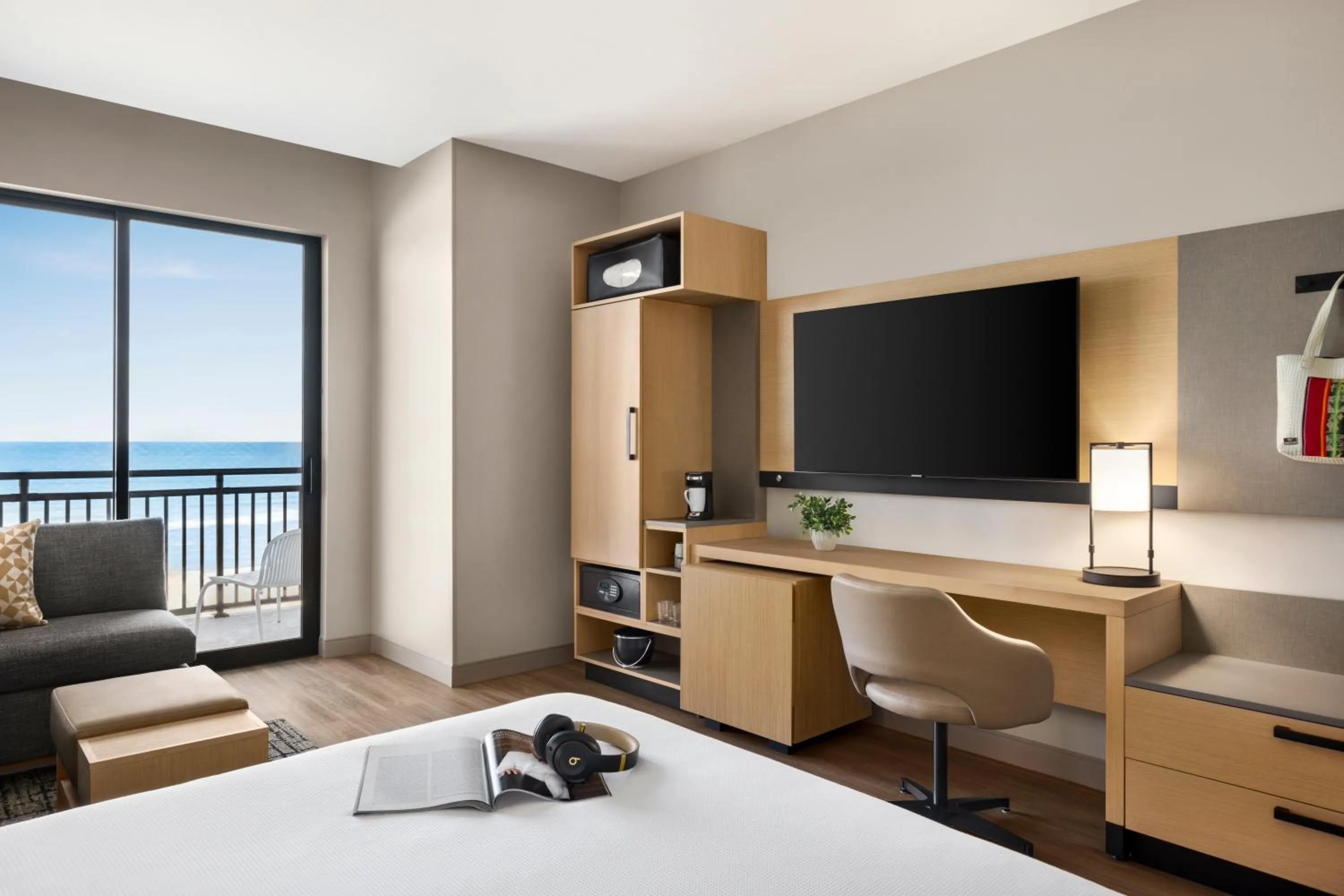 Bedroom, Bed in Hyatt Place Virginia Beach Oceanfront