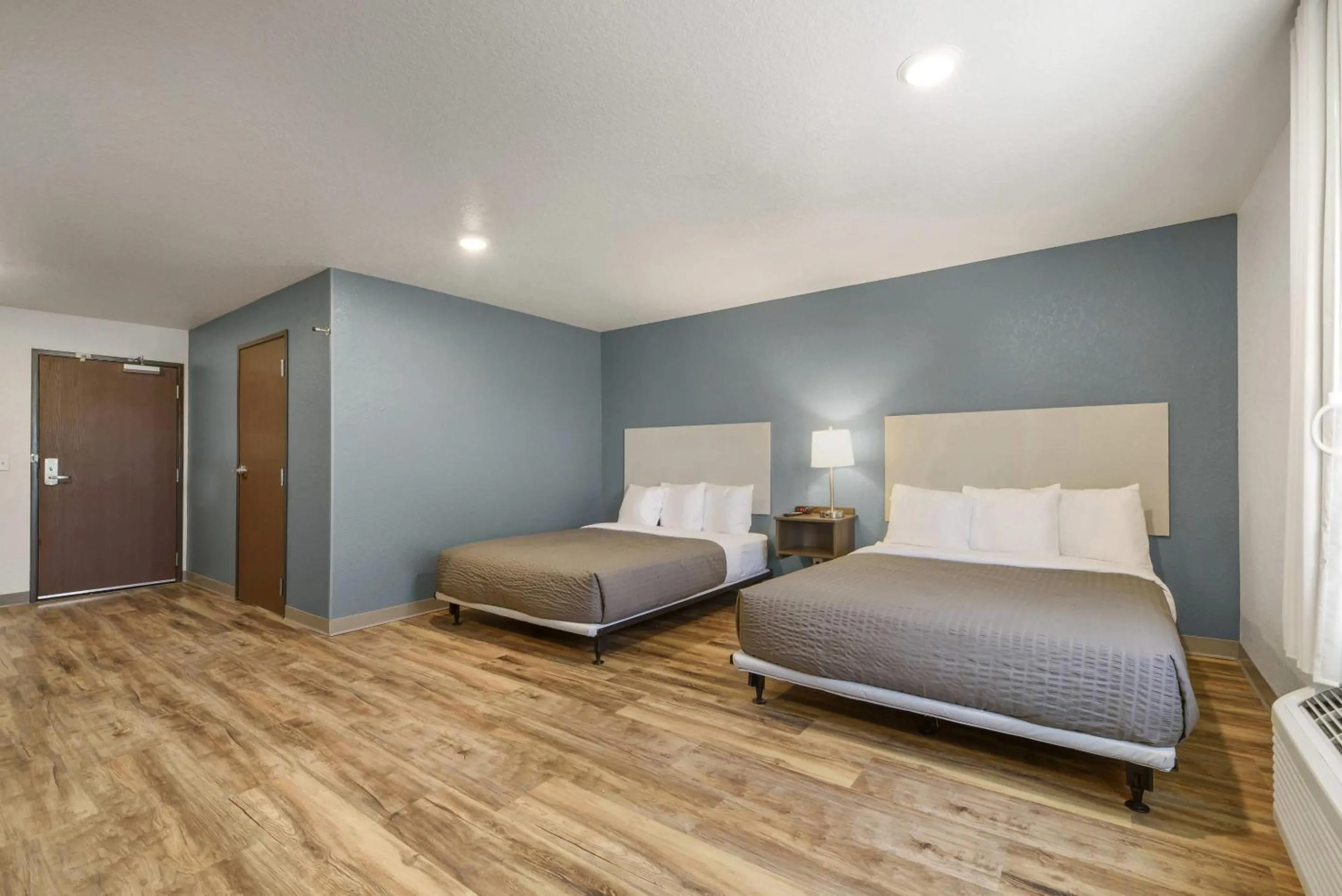 Bedroom, Bed in WoodSpring Suites Orlando I-4 & Convention Center