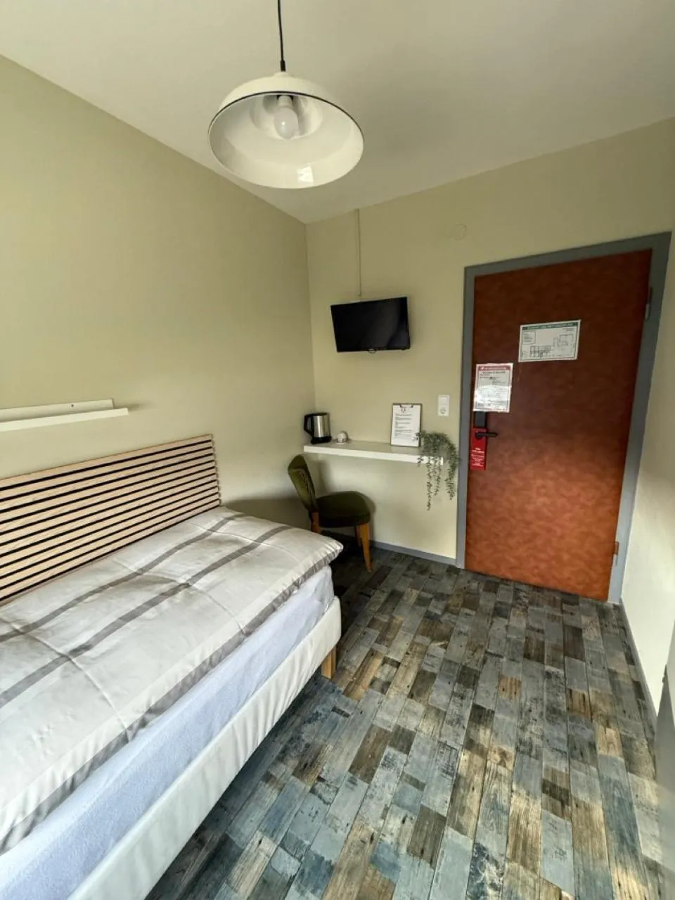 Photo of the whole room, Bed in Budgethotel Stadtbett Wolfsburg