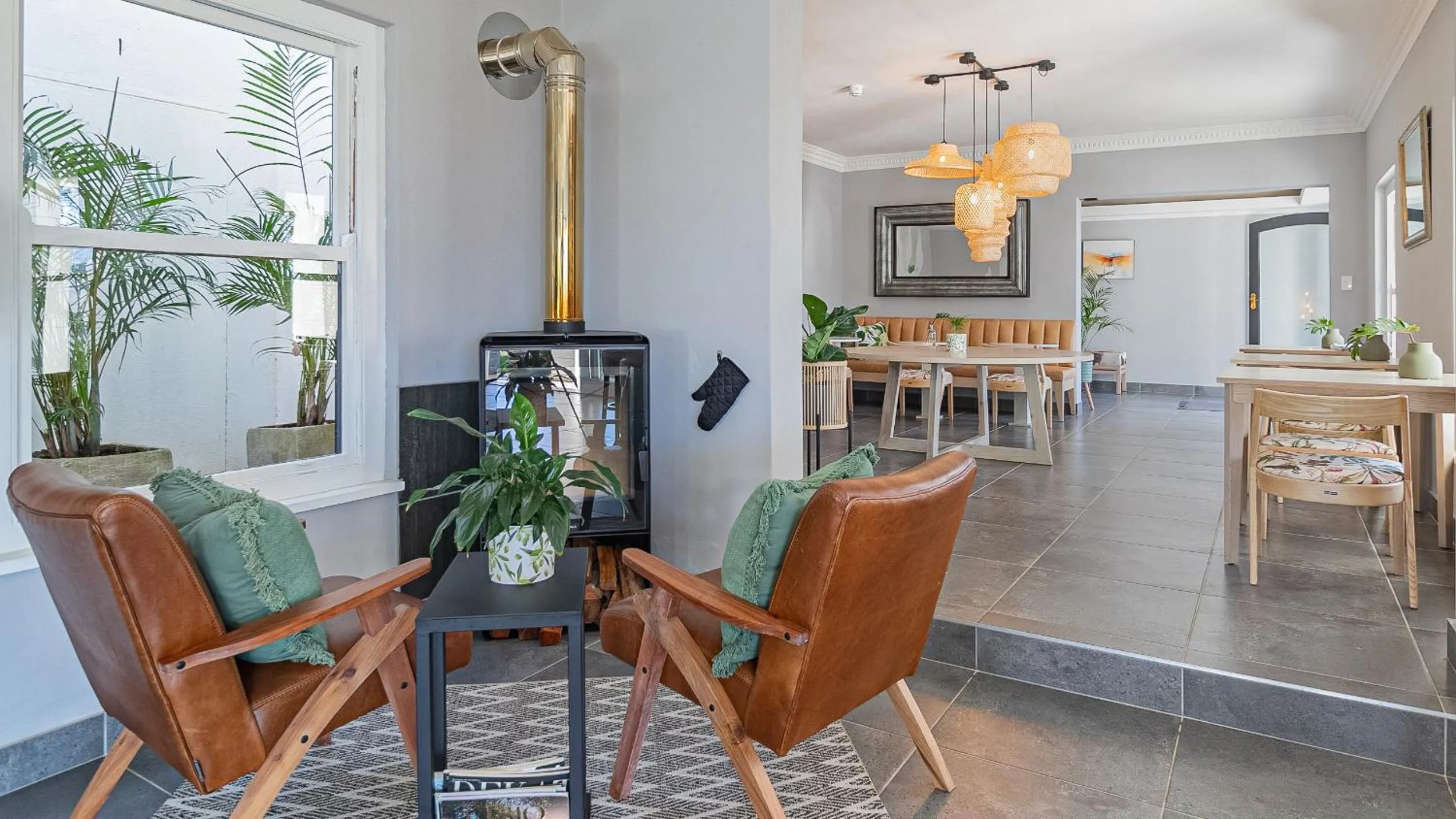 Restaurant/places to eat in The Salene Hotel & Apartments