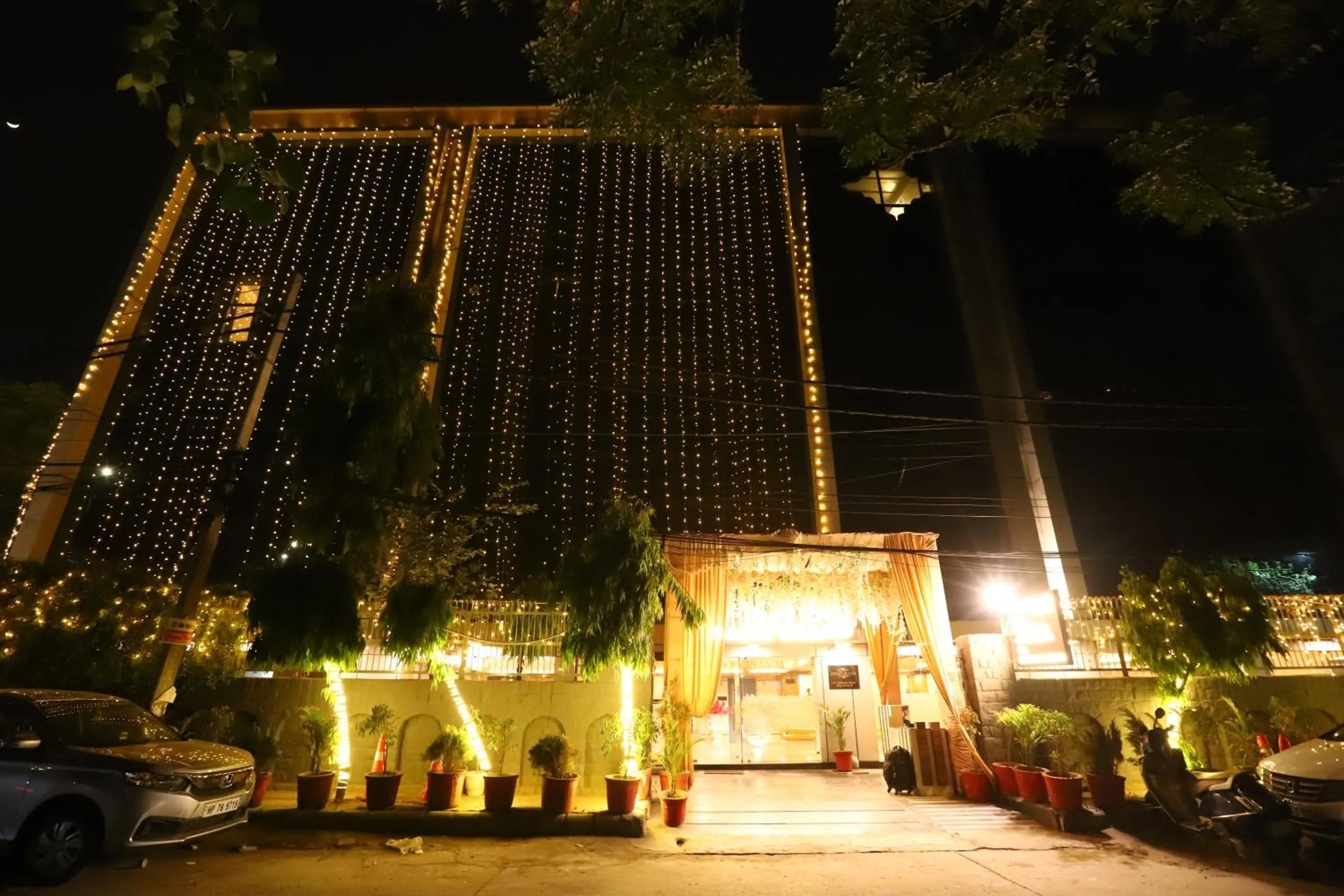 Property building in Hotel Palm Grand Naraina New Delhi - Couple Friendly Local IDs Accepted