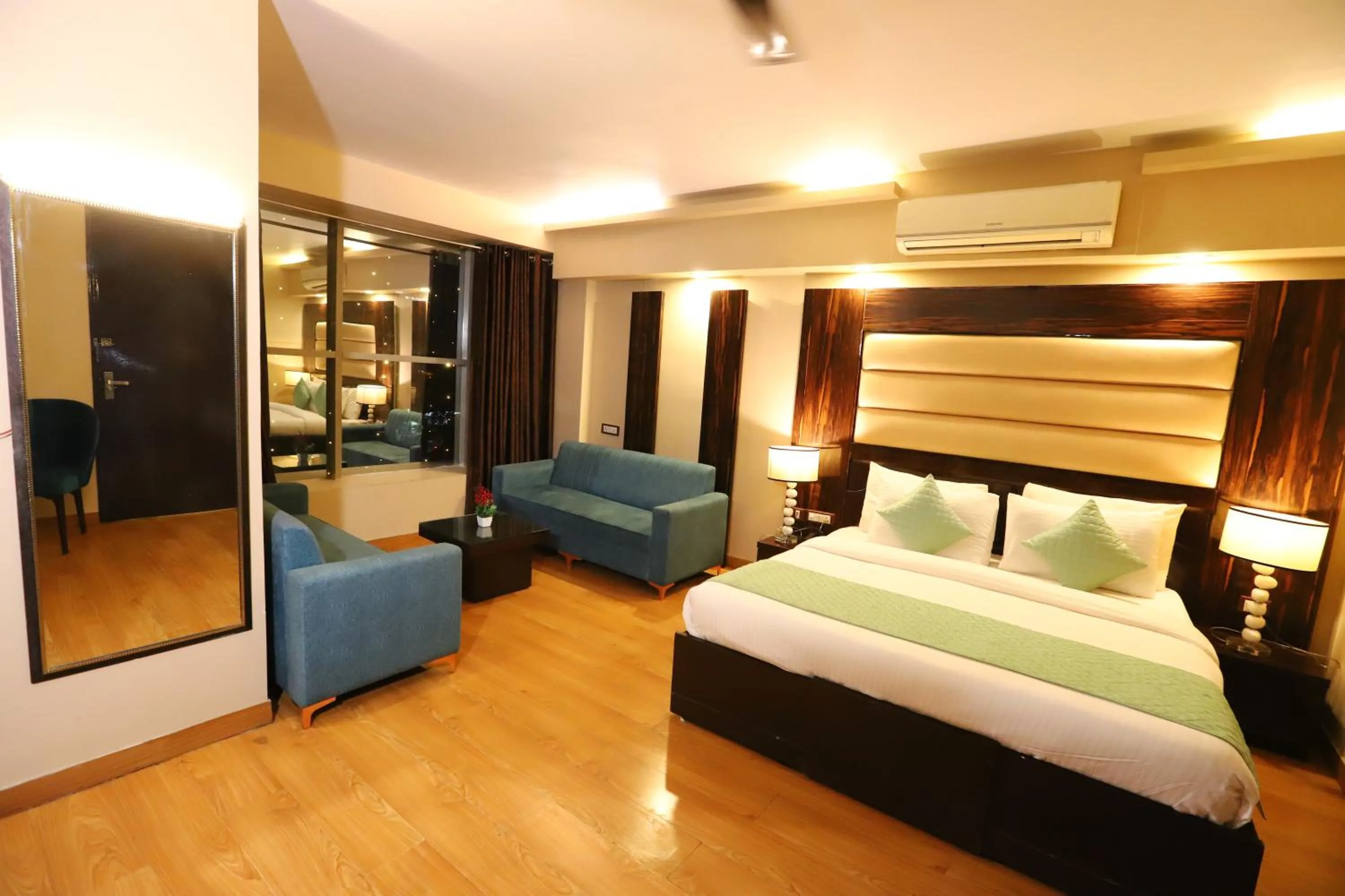 Hotel Palm Grand Naraina New Delhi - Couple Friendly Local IDs Accepted