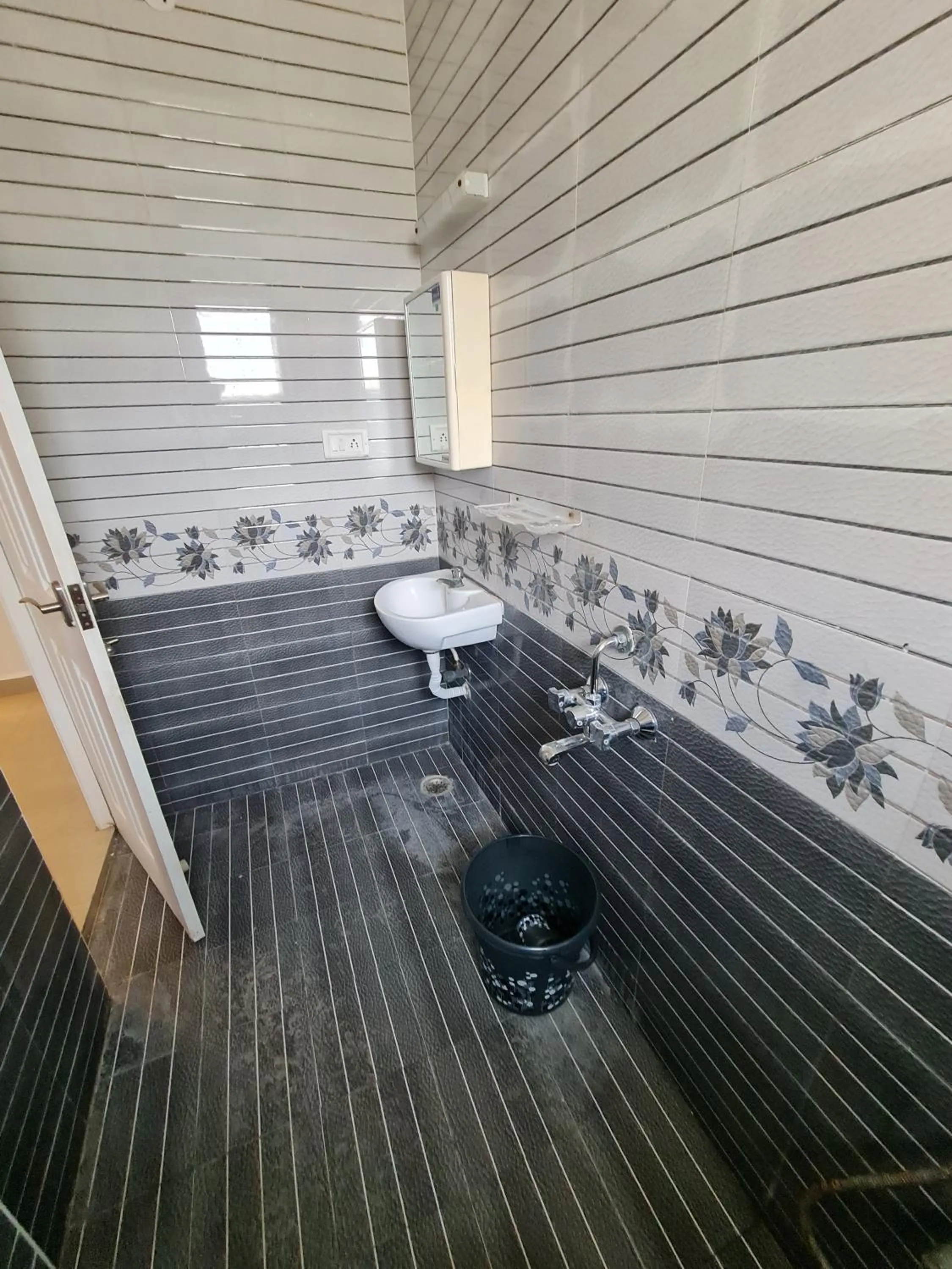 Toilet in S4 Sruthi Service Apartments