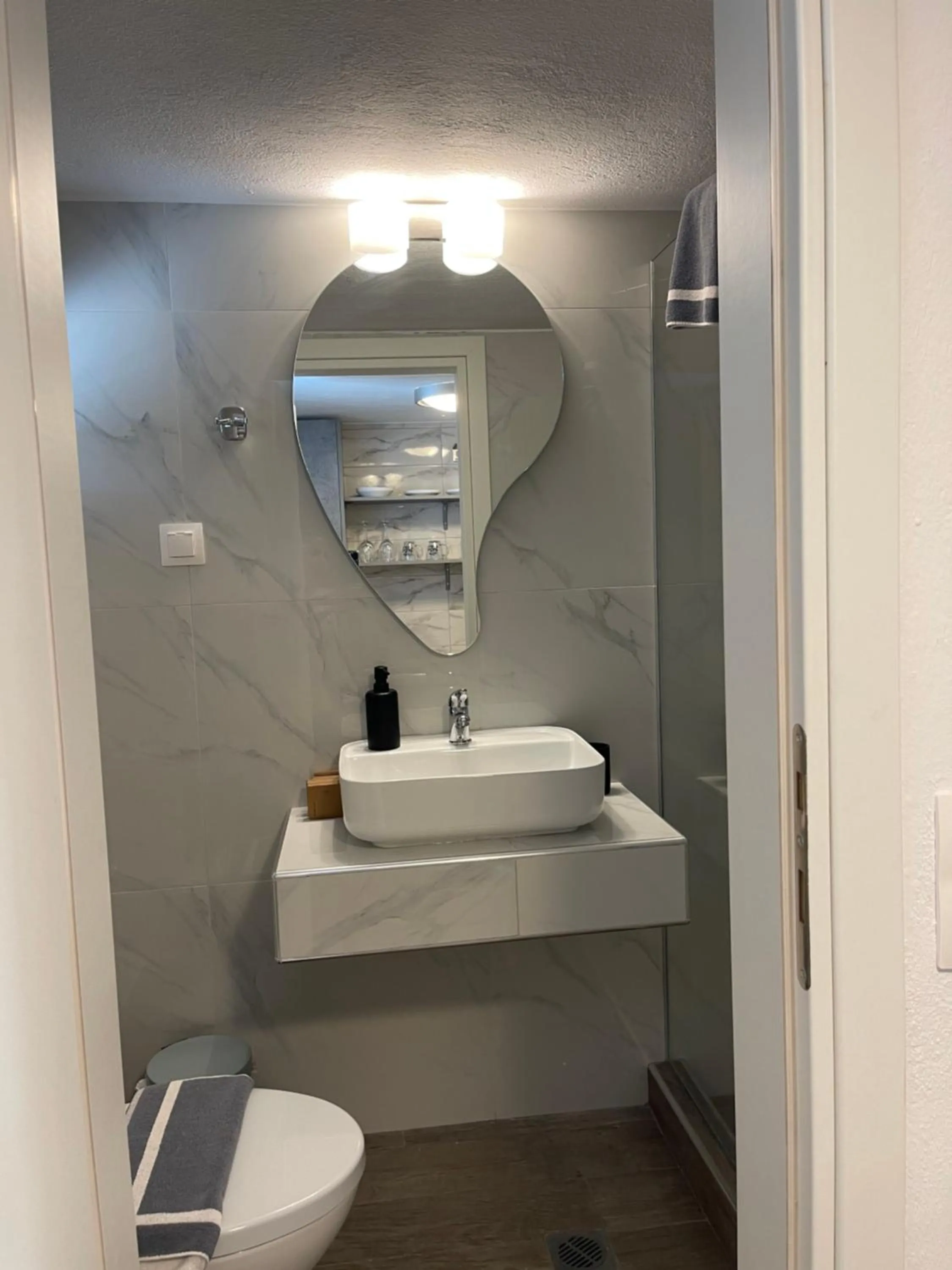 Bathroom in Garden View Apartments by nikolis