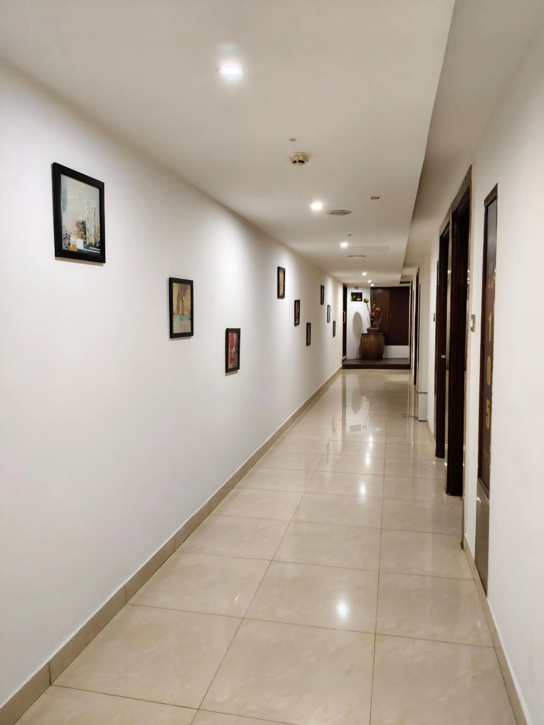 Guests, Bed in Hemaadri Grand