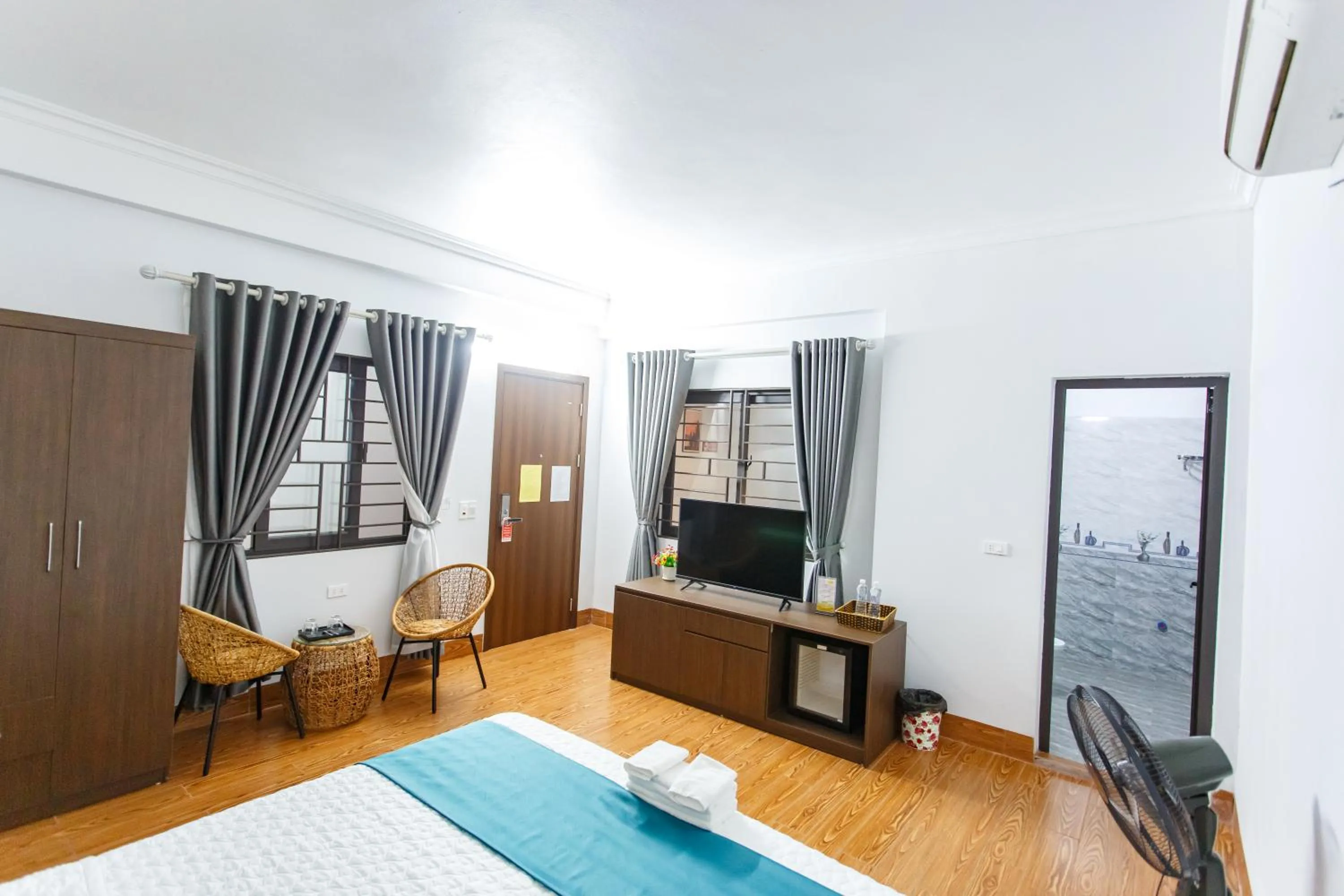 Bed in Blue Eyes Hotel