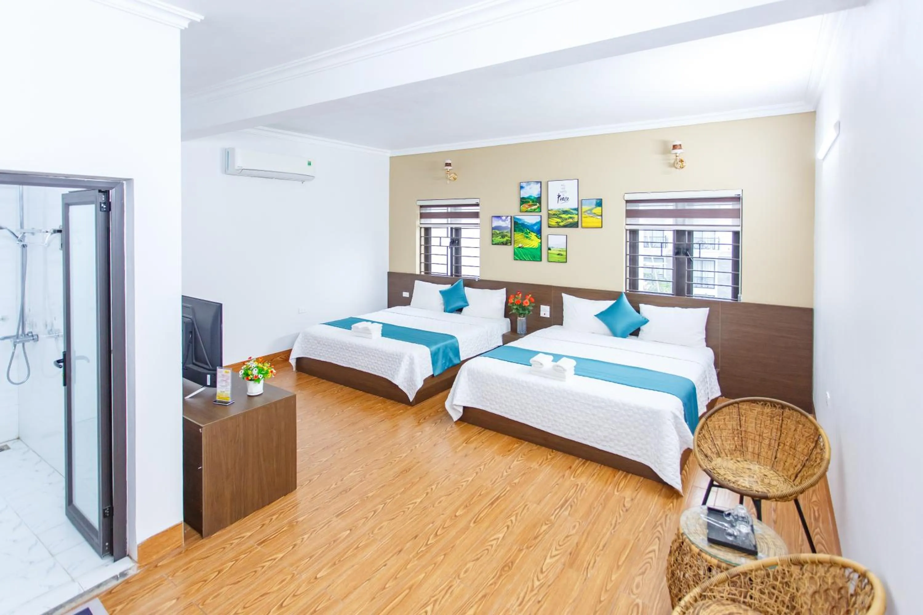 Bed in Blue Eyes Hotel