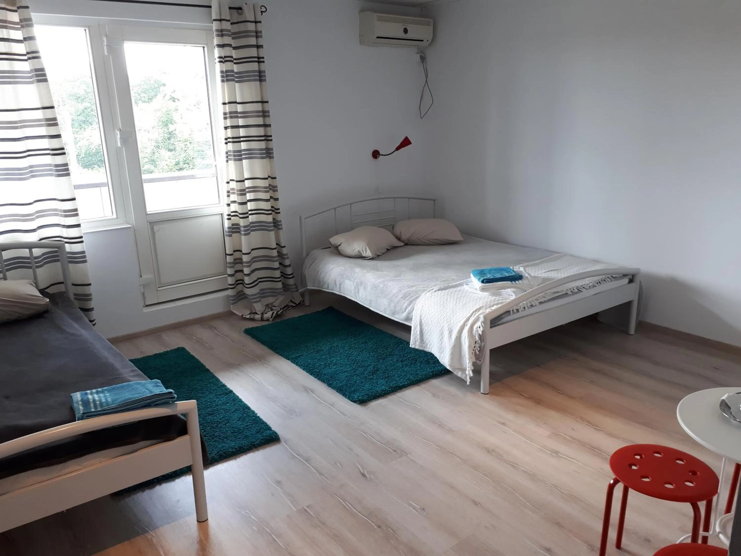 Bed in Motel Traffic