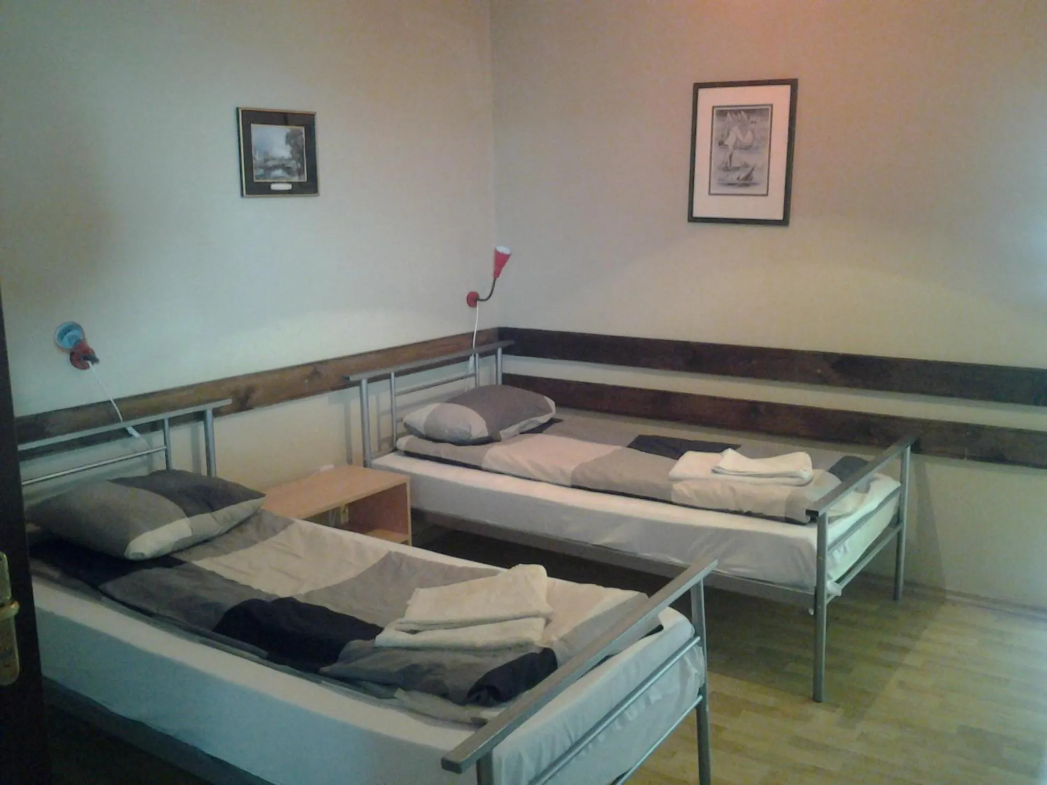 Photo of the whole room, Bed in Motel Traffic