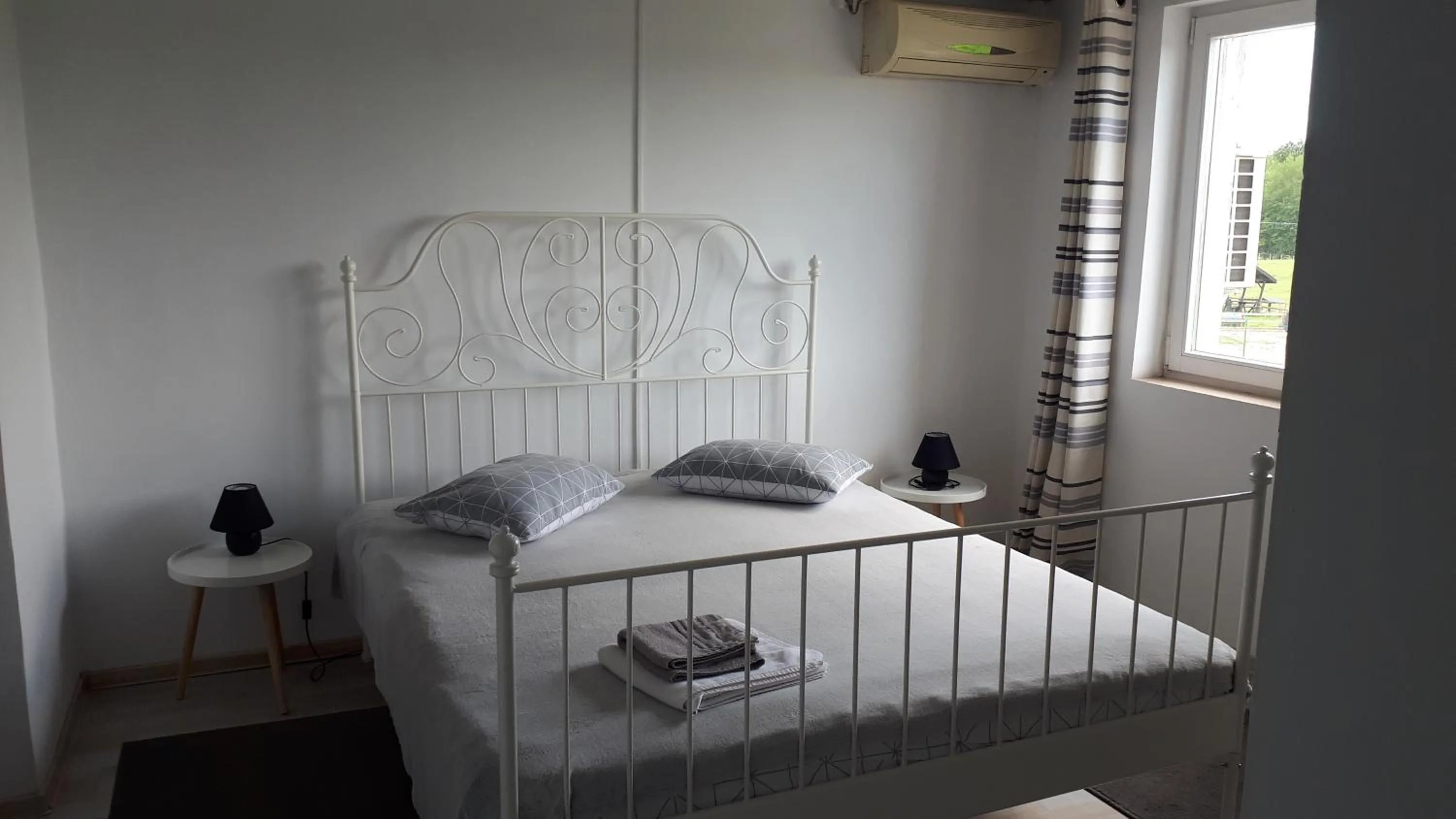 Bed in Motel Traffic