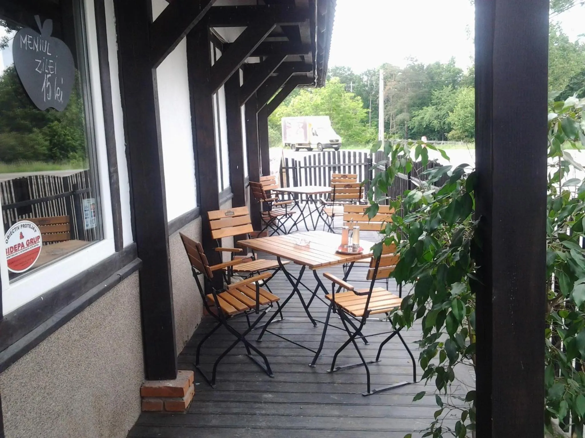 Food and drinks in Motel Traffic