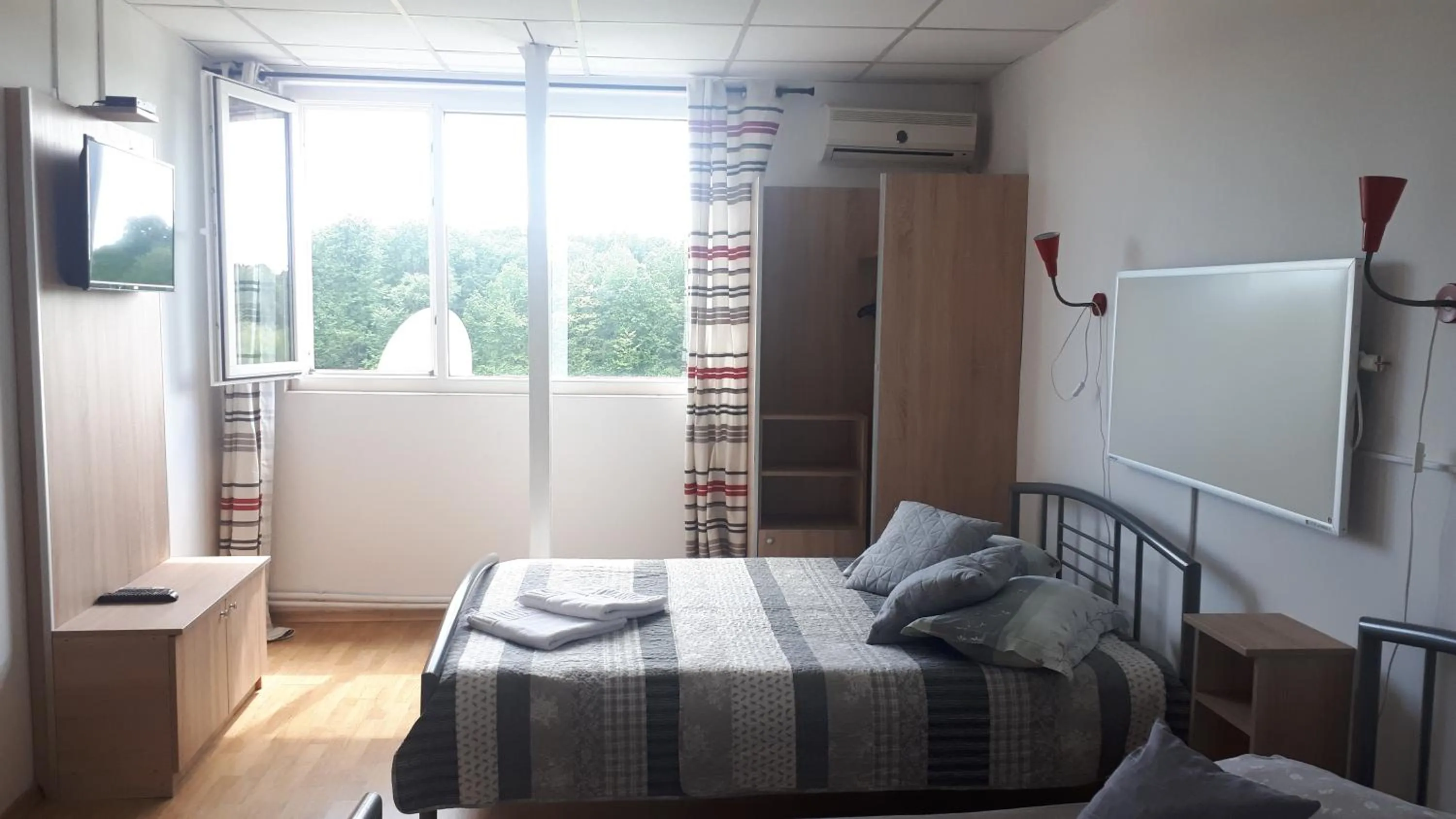 Bed in Motel Traffic