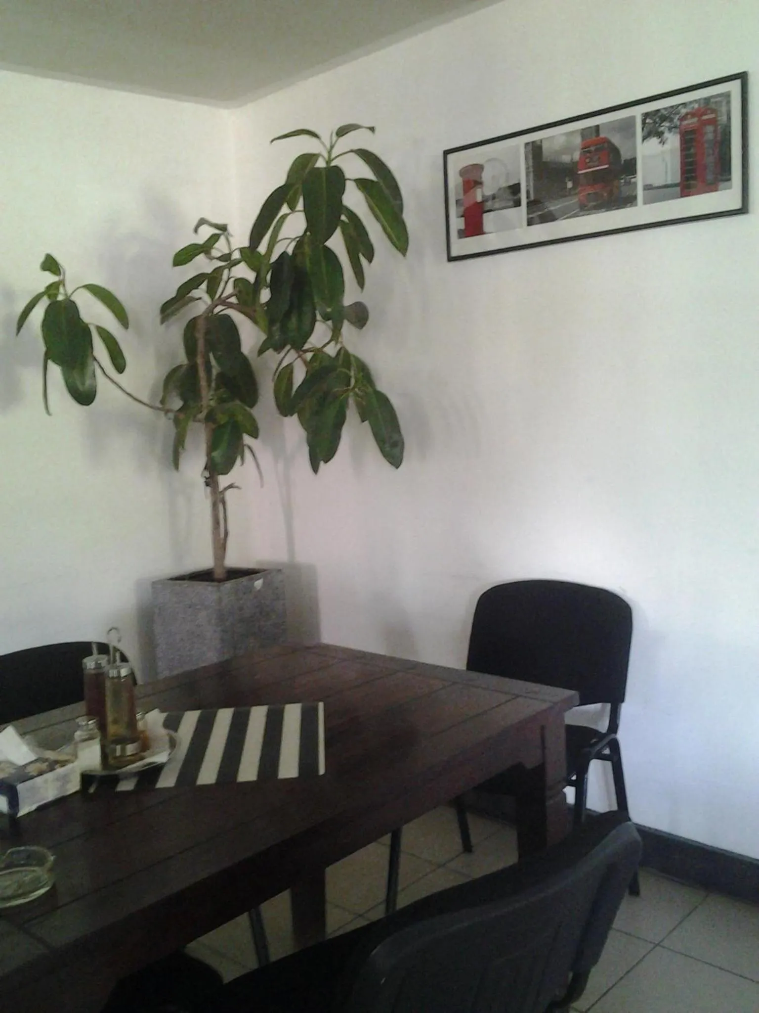 Decorative detail in Motel Traffic