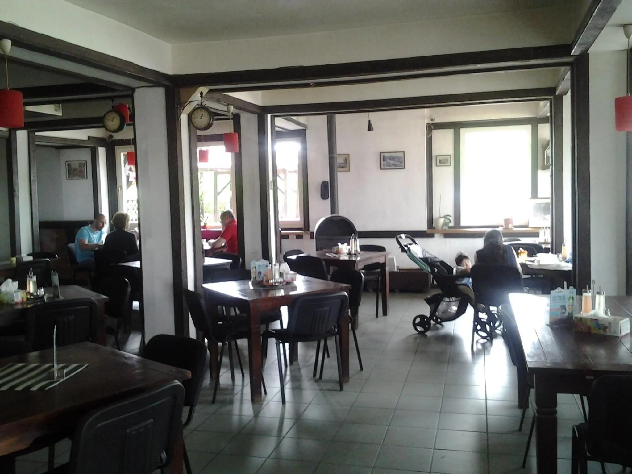 Restaurant/places to eat in Motel Traffic