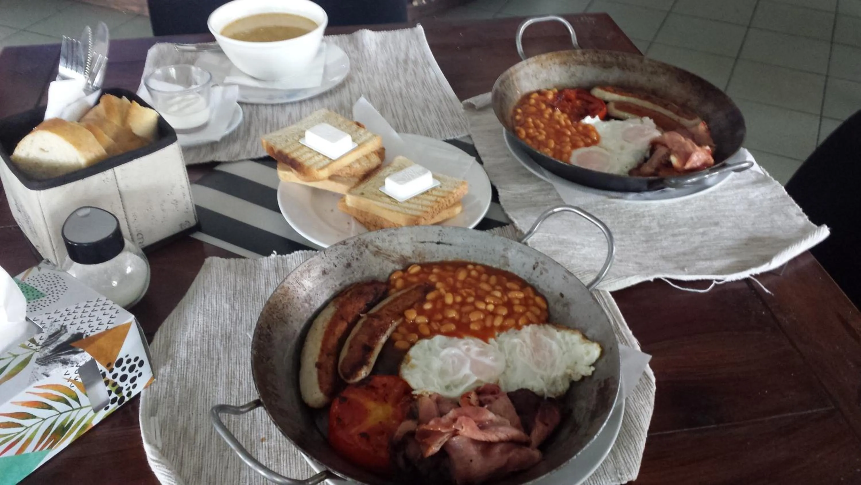 Food close-up in Motel Traffic