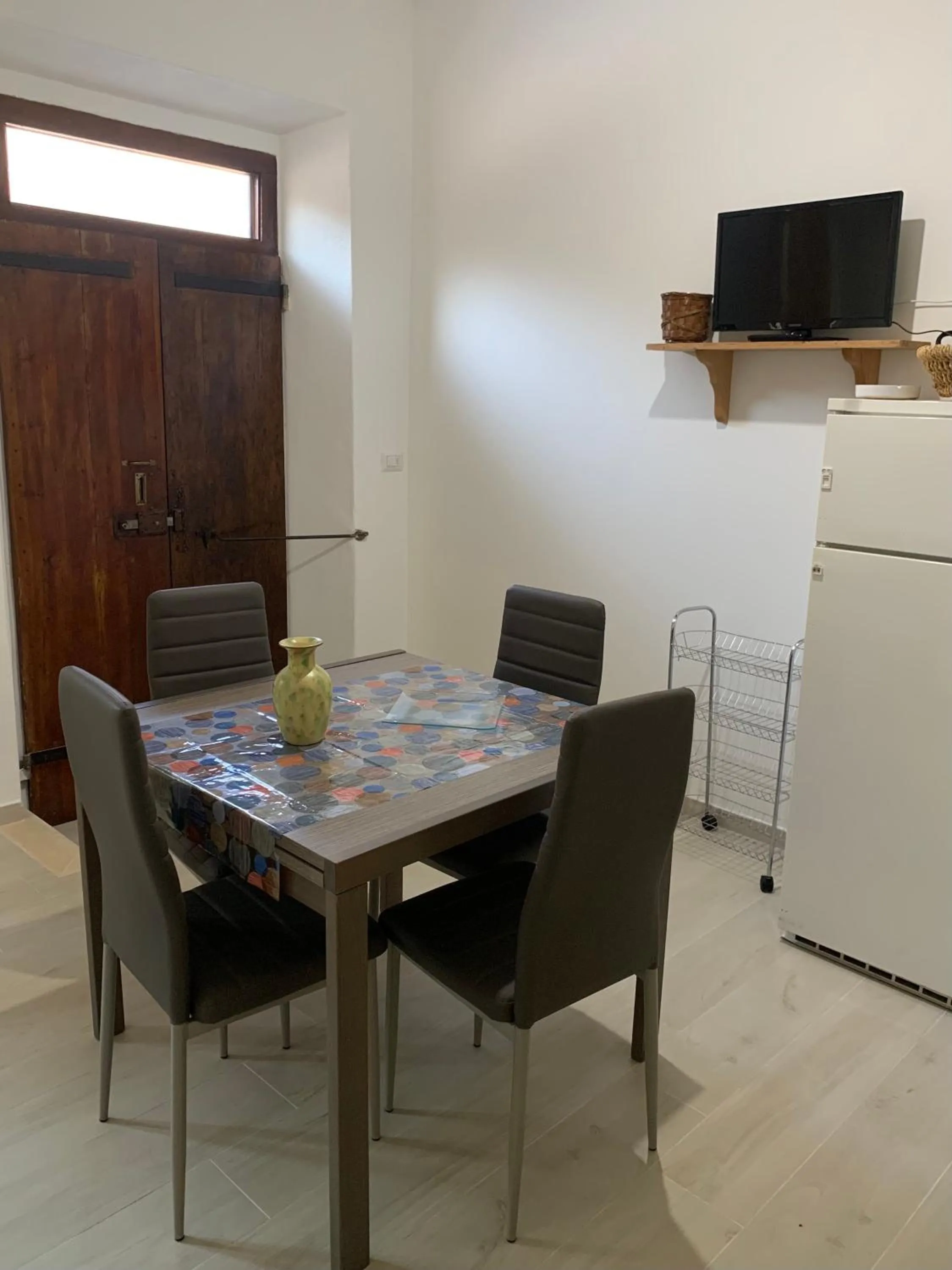 Communal lounge/ TV room in B&B Almat