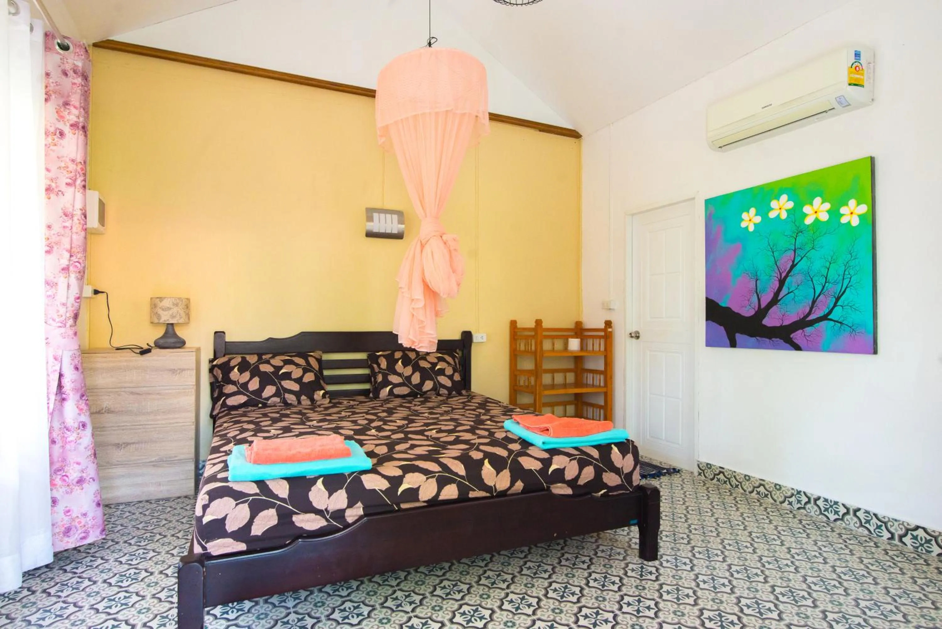 Photo of the whole room, Bed in Bananas Resort & Restaurant