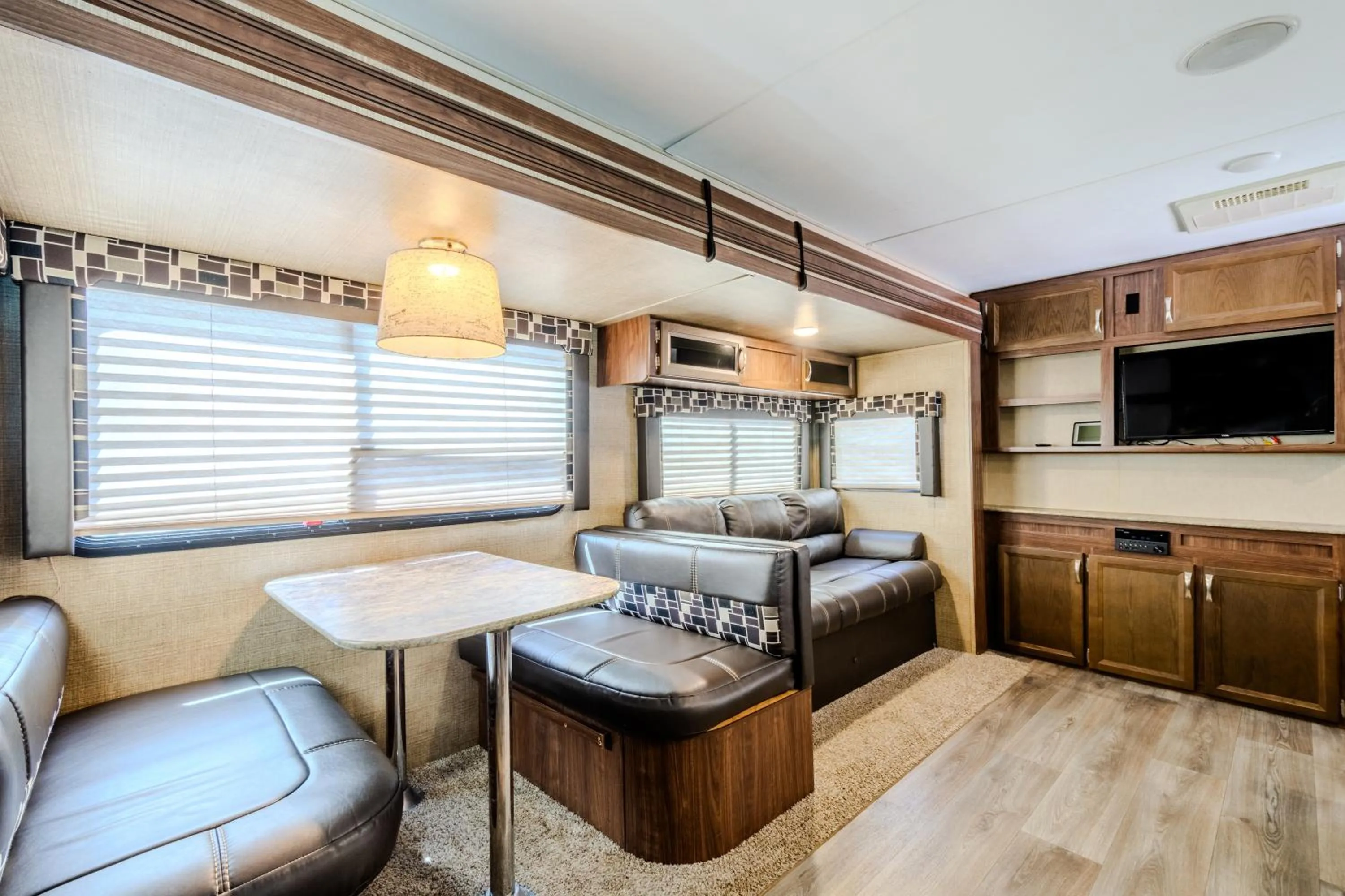 TV and multimedia in West Coast Inn's