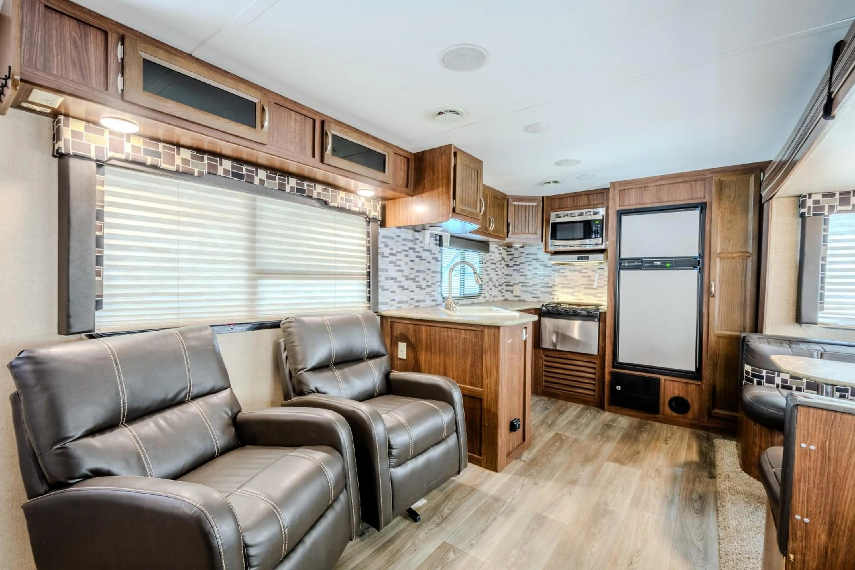 TV and multimedia in West Coast Inn's