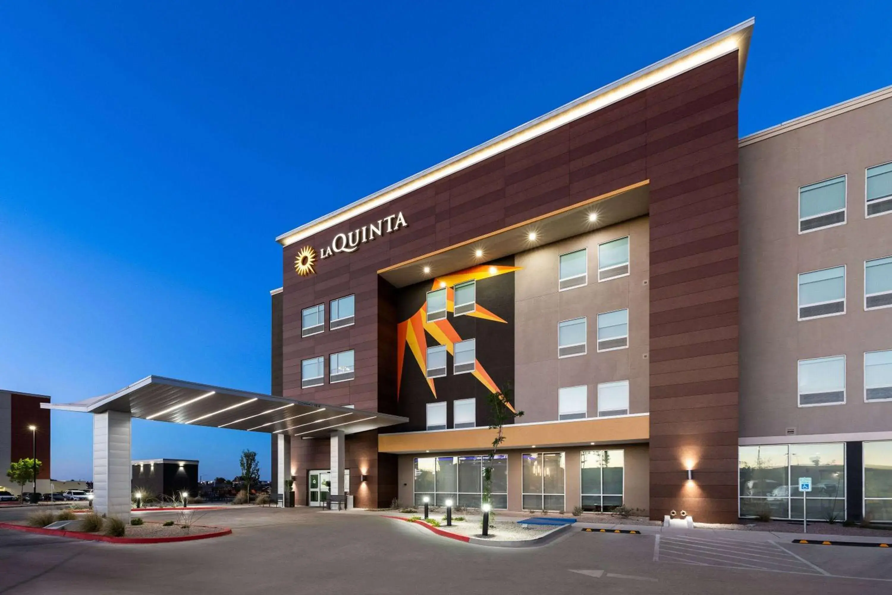 Property building in La Quinta Inn & Suites by Wyndham El Paso East Loop-375 Property building in La Quinta Inn & Suites by Wyndham El Paso East Loop-375