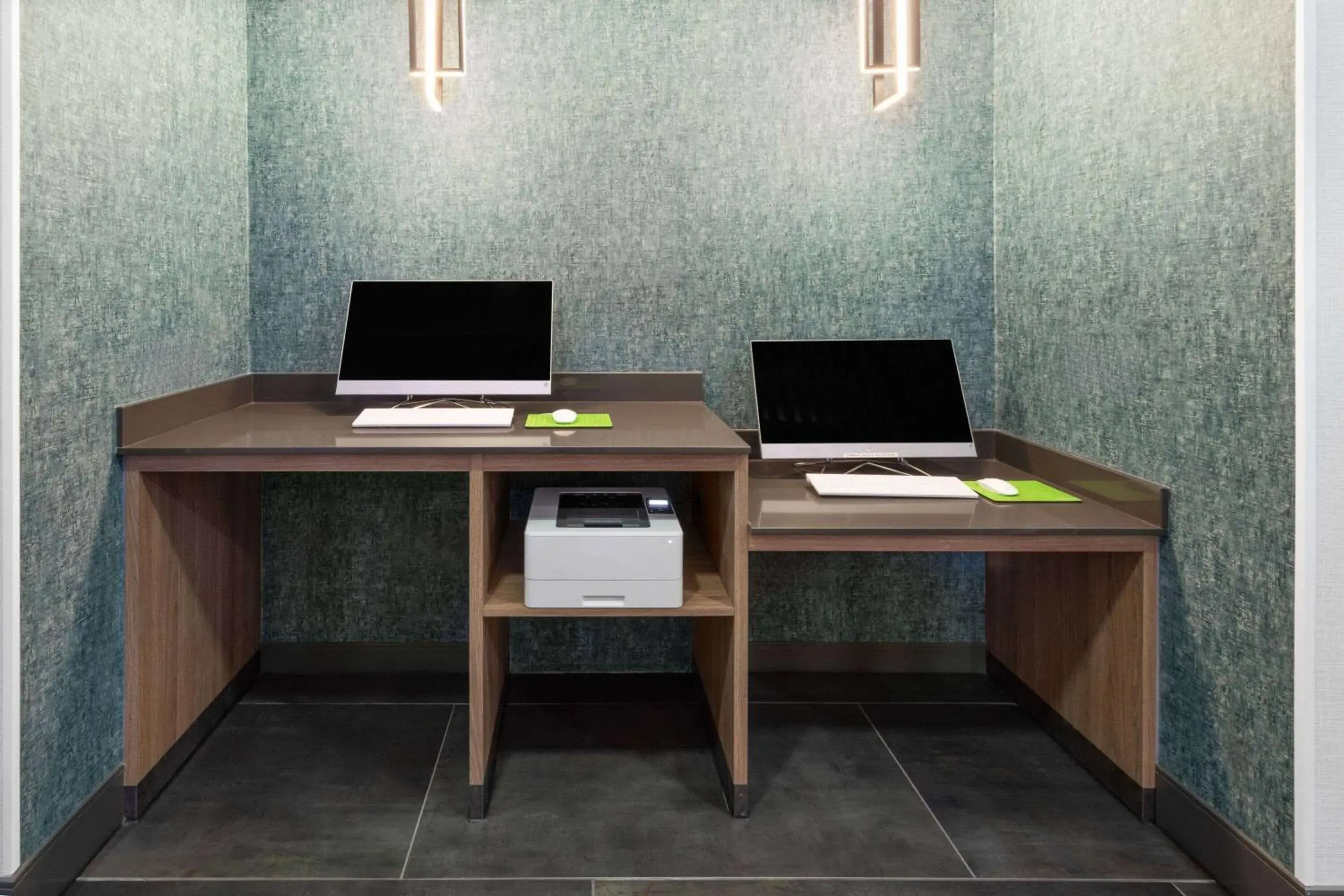 Food and drinks in La Quinta Inn & Suites by Wyndham El Paso East Loop-375 Food and drinks in La Quinta Inn & Suites by Wyndham El Paso East Loop-375