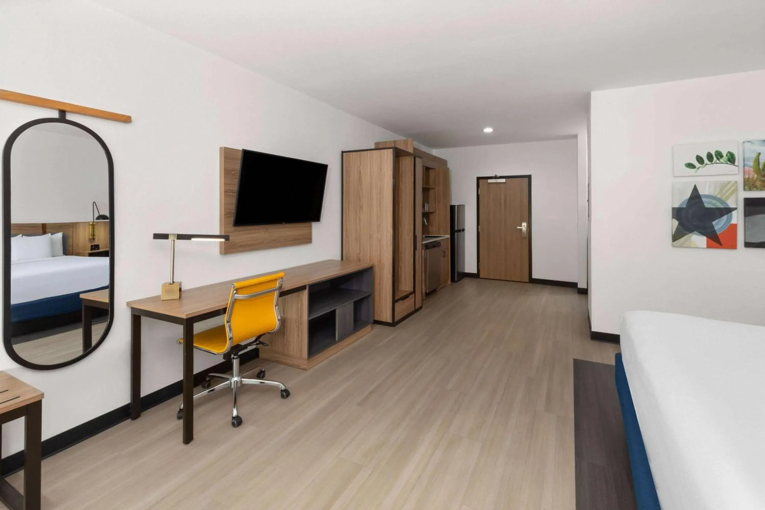 Photo of the whole room, Bed in La Quinta Inn & Suites by Wyndham El Paso East Loop-375 Photo of the whole room, Bed in La Quinta Inn & Suites by Wyndham El Paso East Loop-375