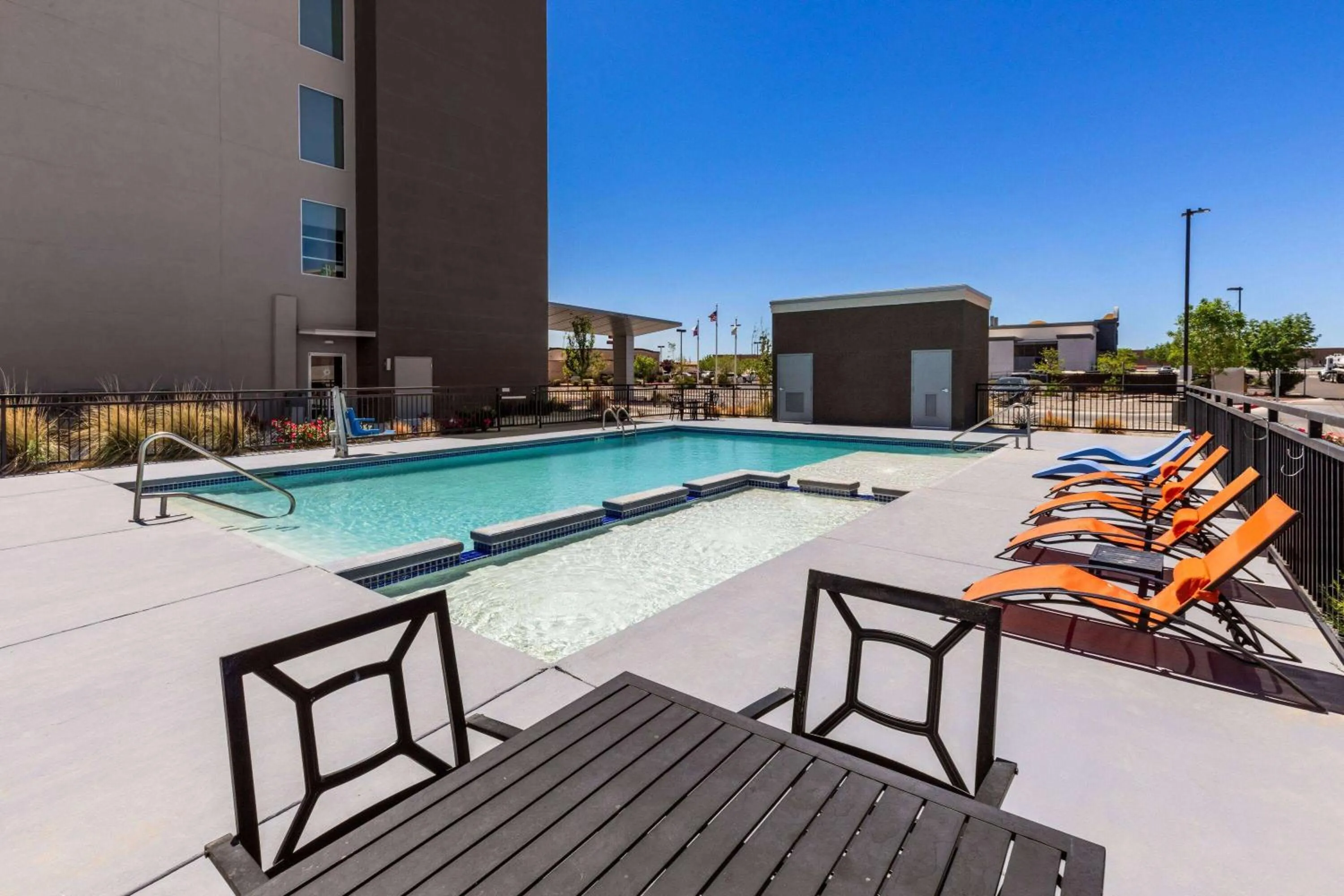 Swimming pool in La Quinta Inn & Suites by Wyndham El Paso East Loop-375