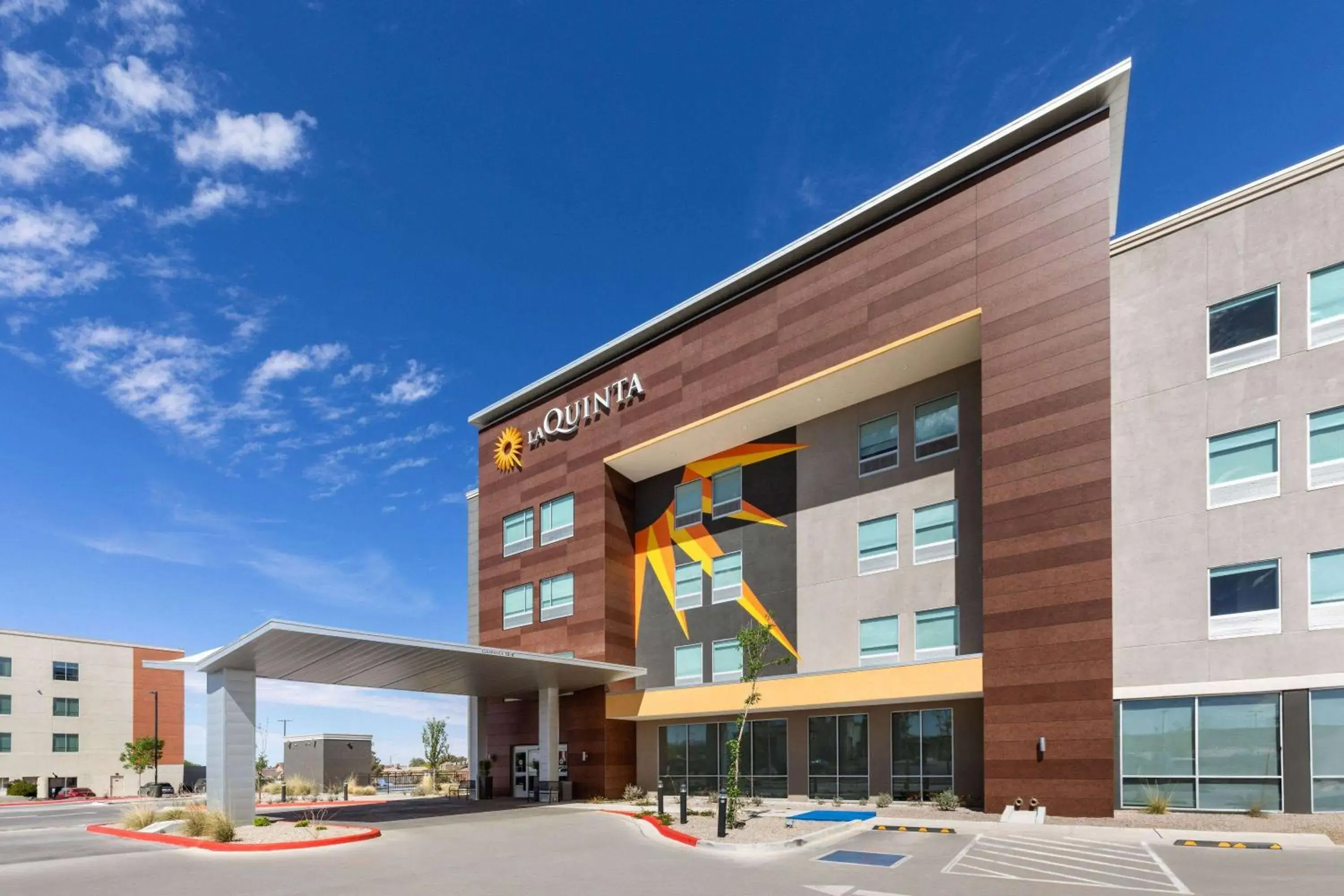 Property building in La Quinta Inn & Suites by Wyndham El Paso East Loop-375 Property building in La Quinta Inn & Suites by Wyndham El Paso East Loop-375