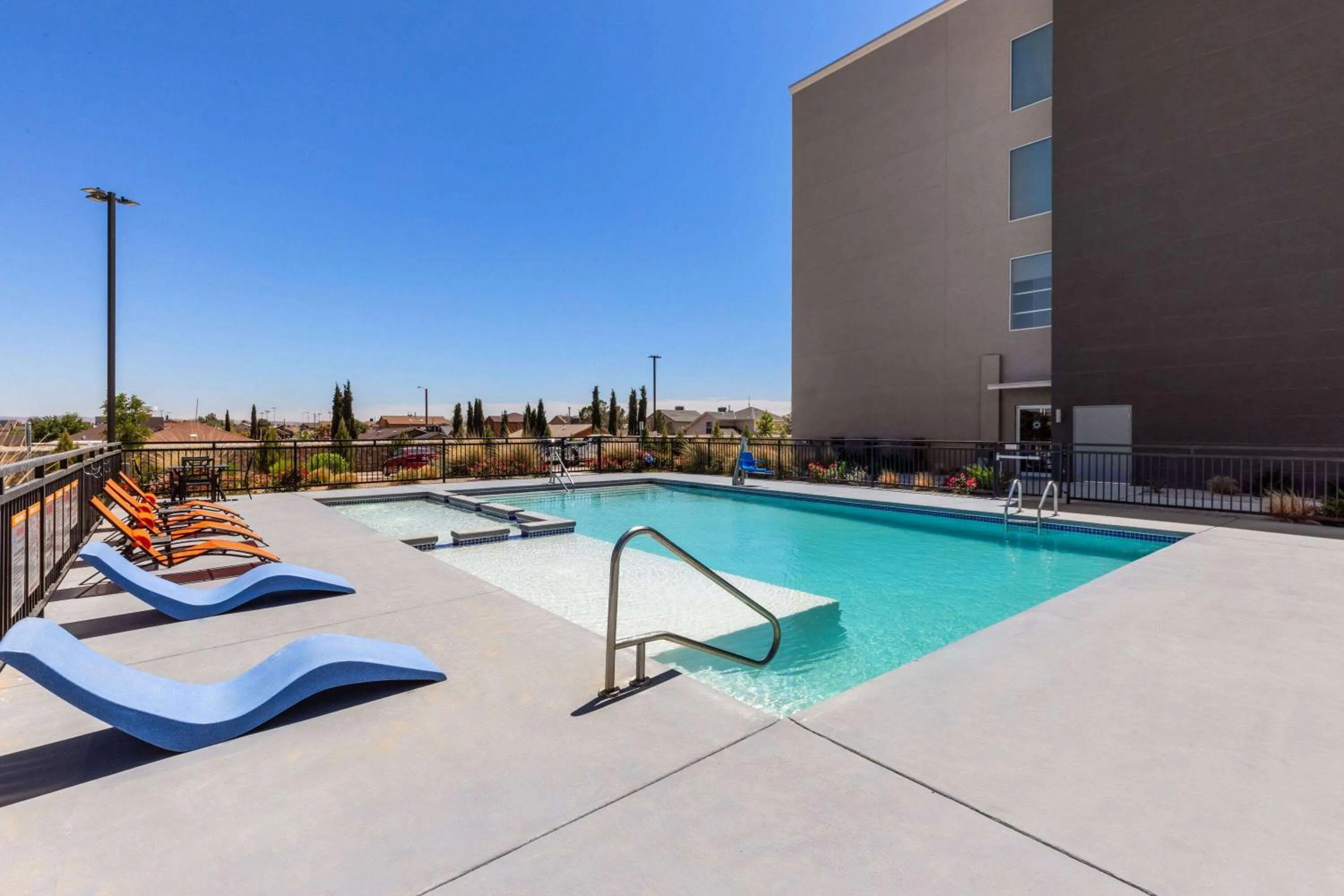 Swimming pool in La Quinta Inn & Suites by Wyndham El Paso East Loop-375