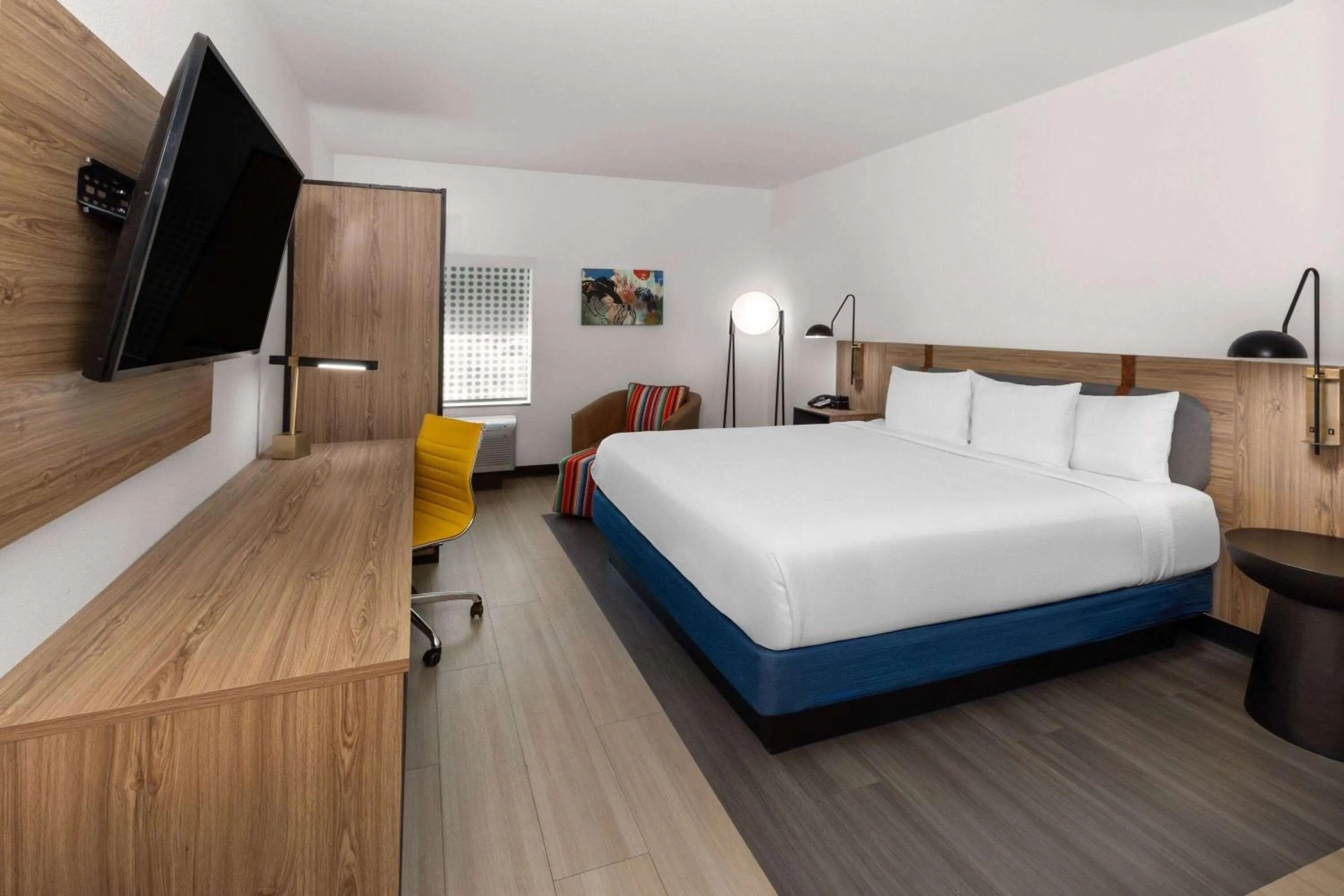 Photo of the whole room, Bed in La Quinta Inn & Suites by Wyndham El Paso East Loop-375