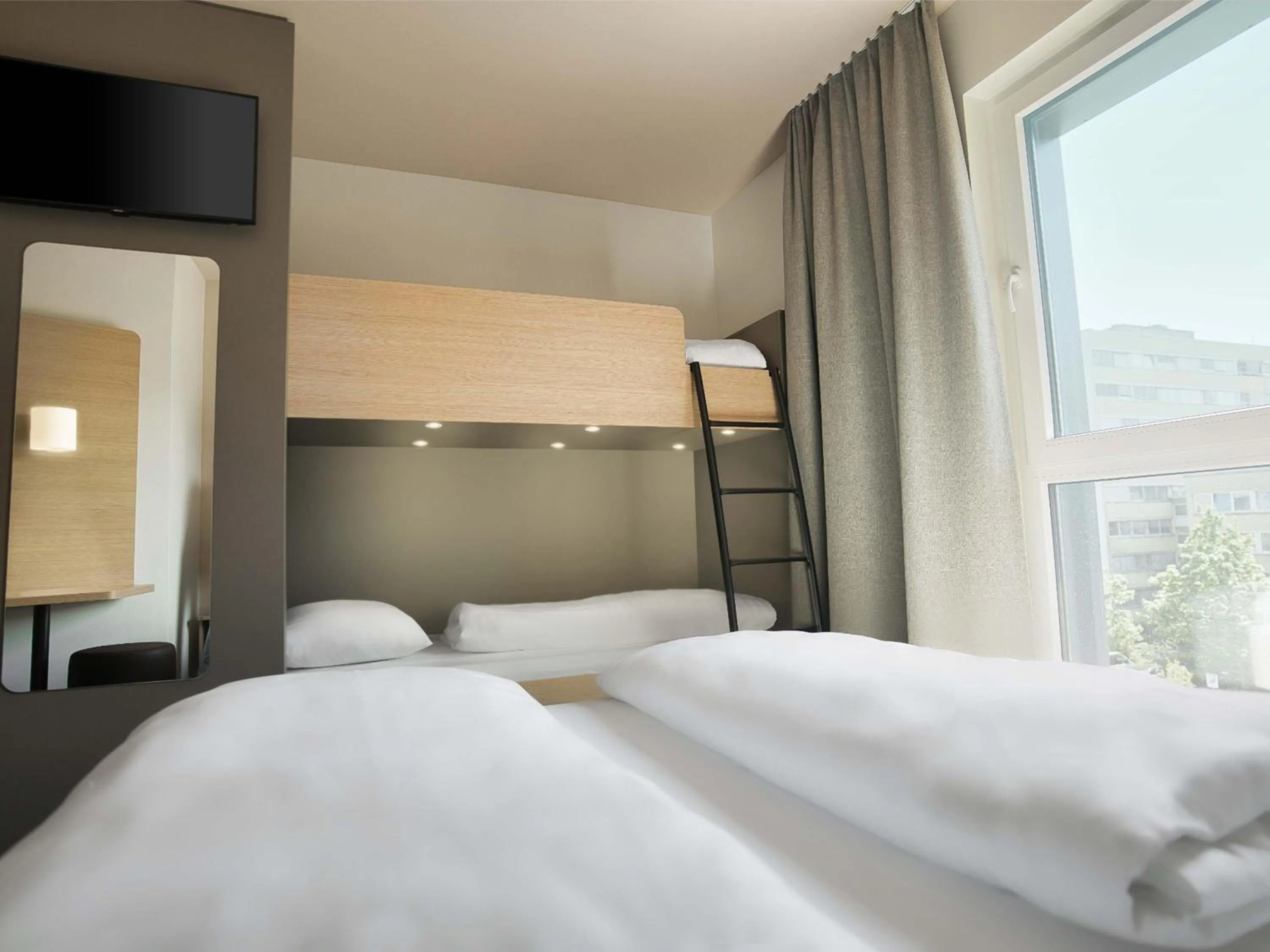 Photo of the whole room, Bed in B&B Hotel Köln-City