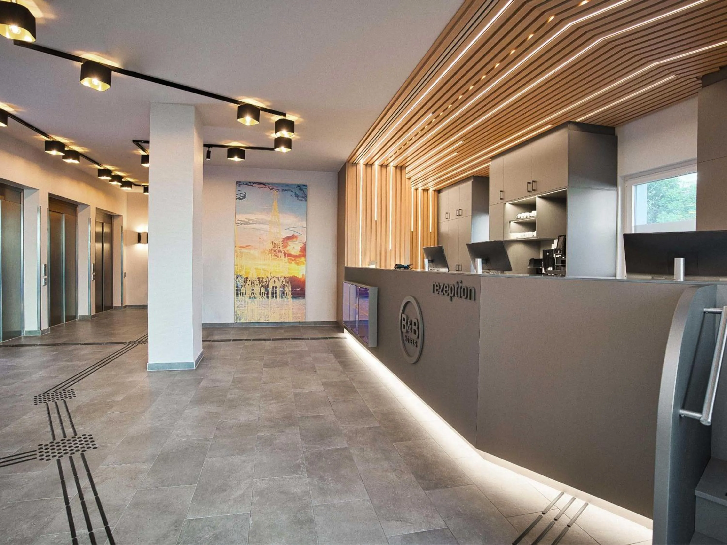 Lobby or reception in B&B Hotel Köln-City