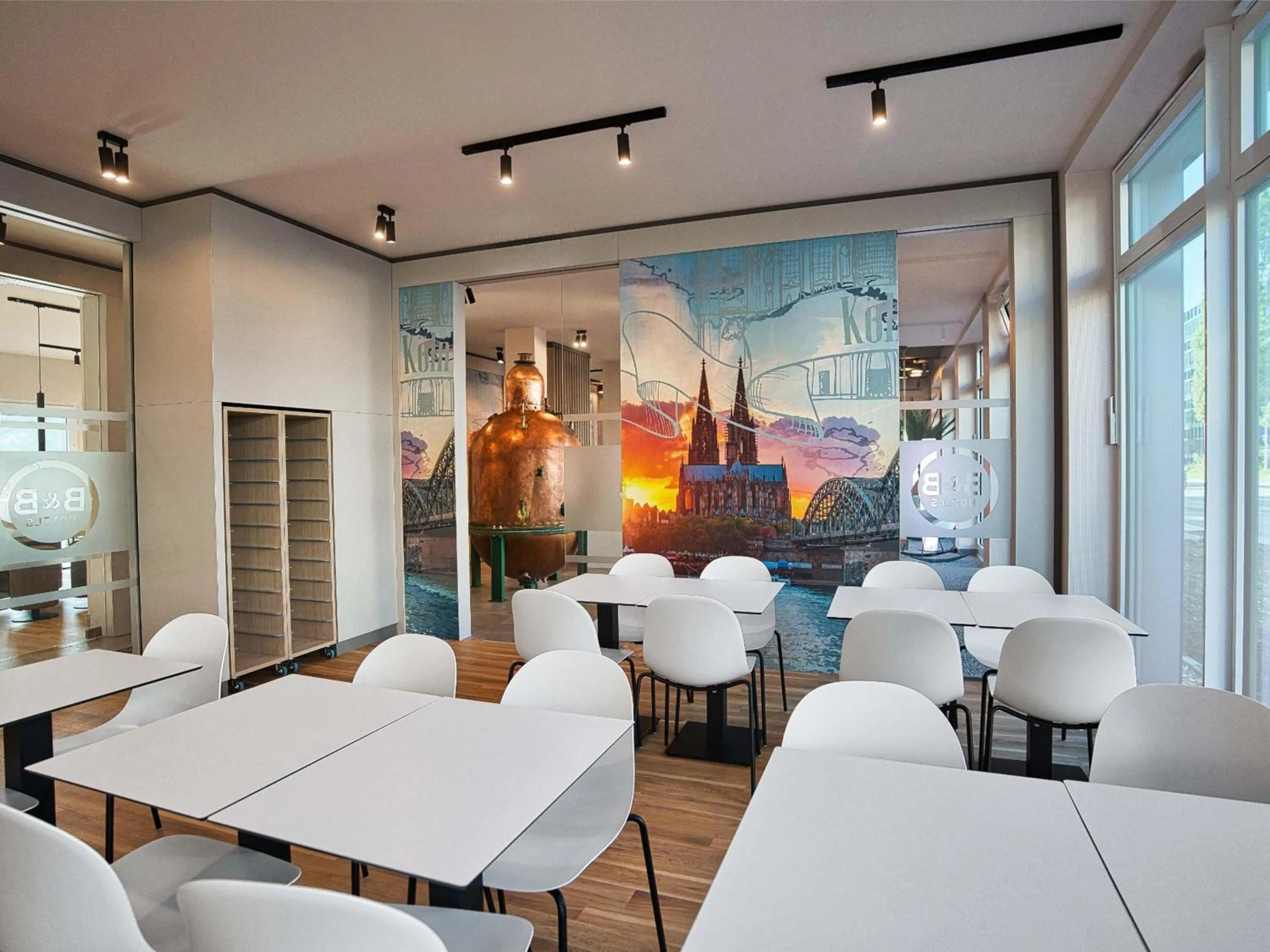 Lobby or reception in B&B Hotel Köln-City