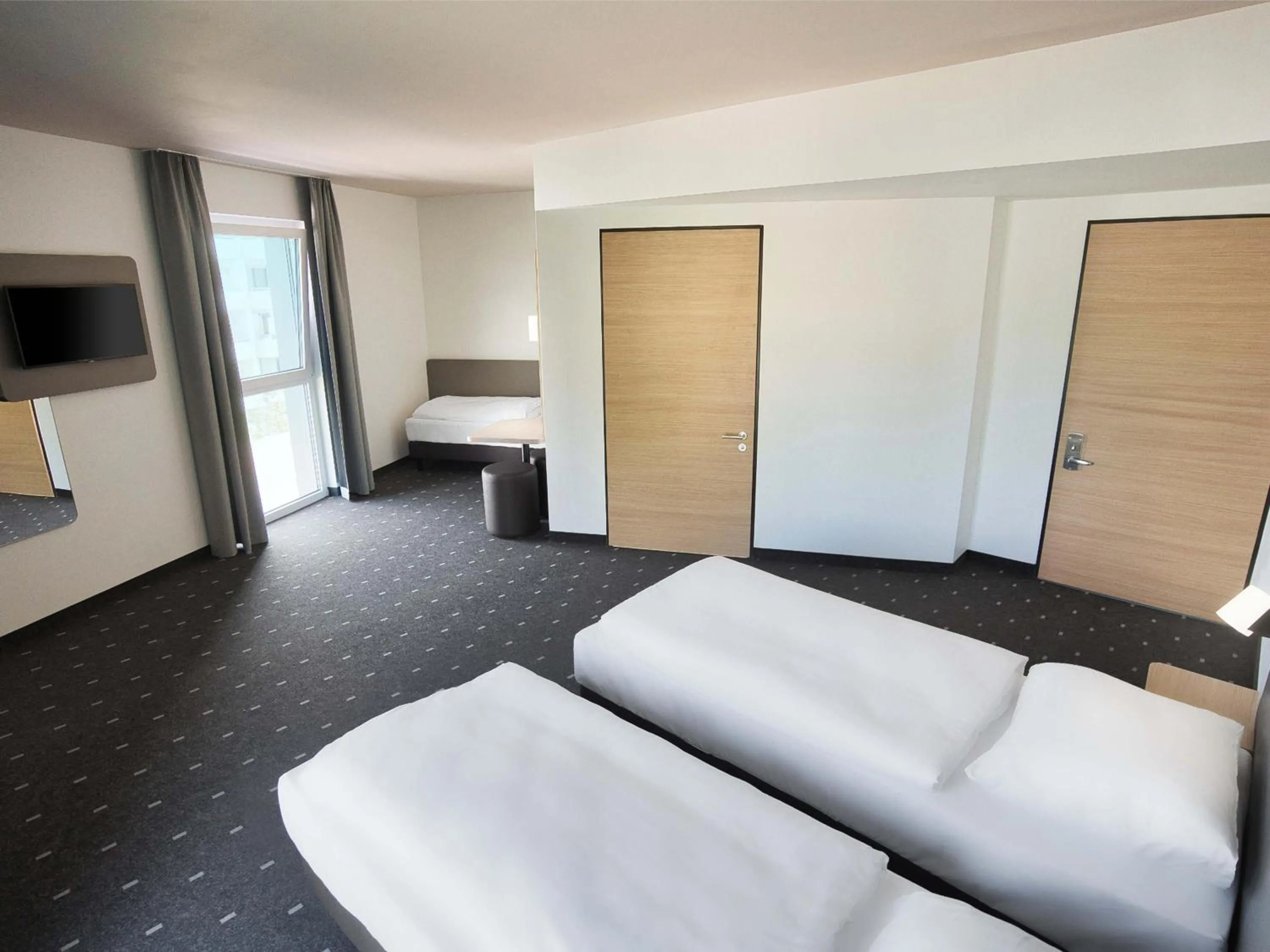 Photo of the whole room, Bed in B&B Hotel Köln-City