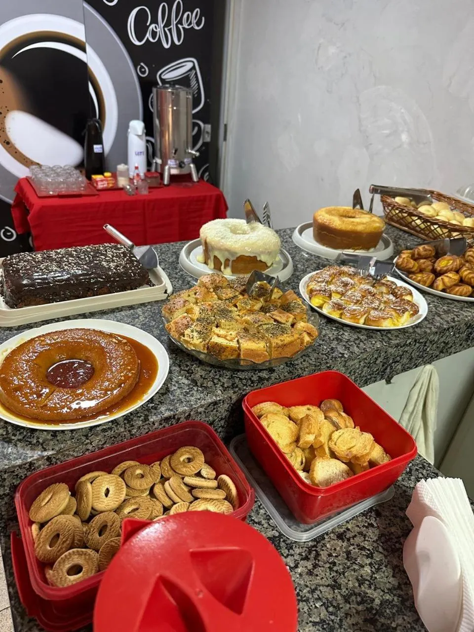 Food in Hotel Vitrine