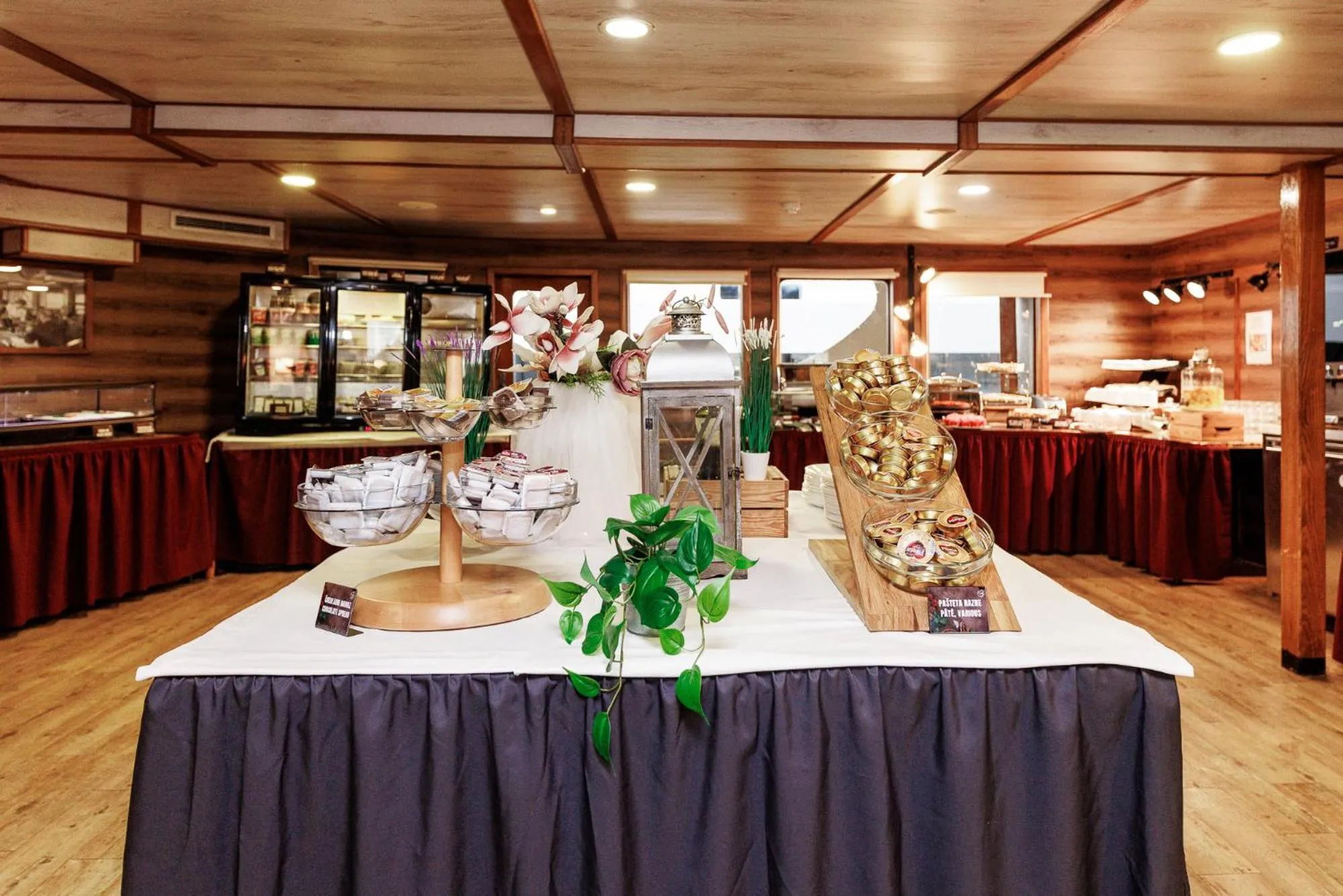 Food and drinks in Botel Marina