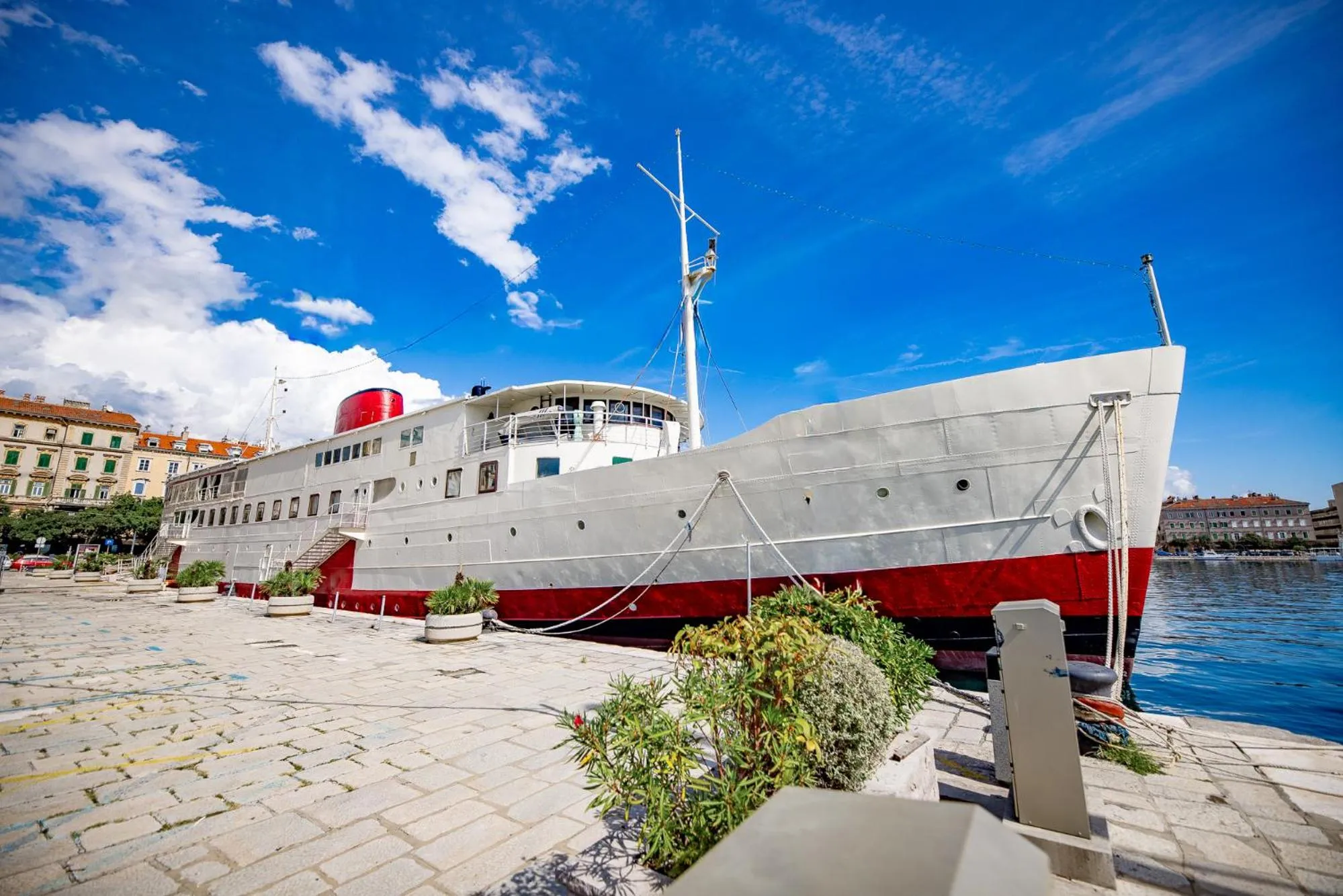 Property building in Botel Marina